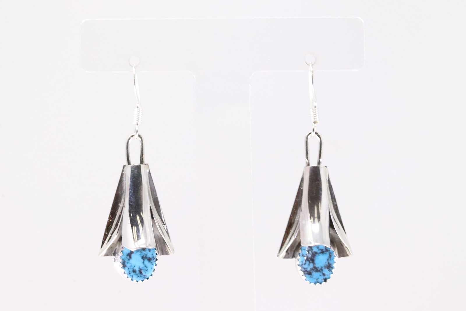 Native America Navajo Sterling Silver Kingman Turquoise Dangling Earring's By Louise Yazzie. From C: This is a Native America Navajo Sterling Silver Kingman Turquoise Dangling Earring's By Louise Yazzie. From C Company. Stamp By C Company.