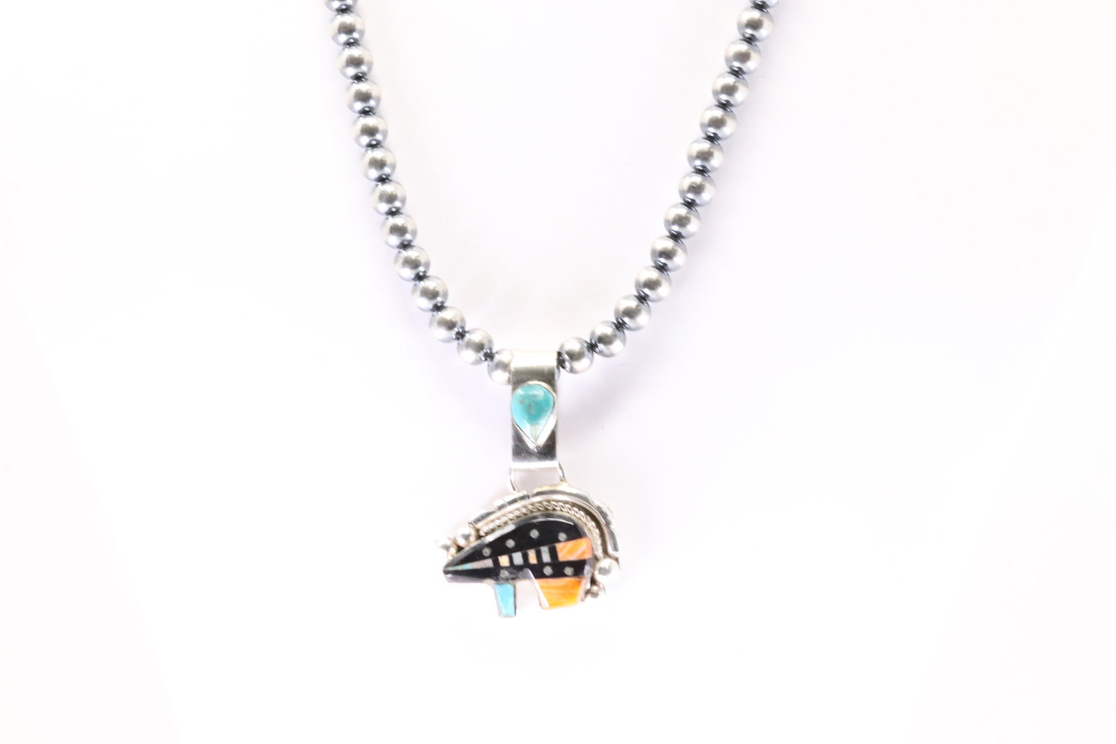 Native America Navajo Sterling Silver Multicolor Bear Pendant By Ray Jack With Machine Made: This is a Native America Navajo Sterling Silver Multicolor Bear Pendant By Ray Jack With Machine Made Stearling Silver Pearl Beaded Necklace. Stamp Ray Jack. Necklace Length: 16.00.