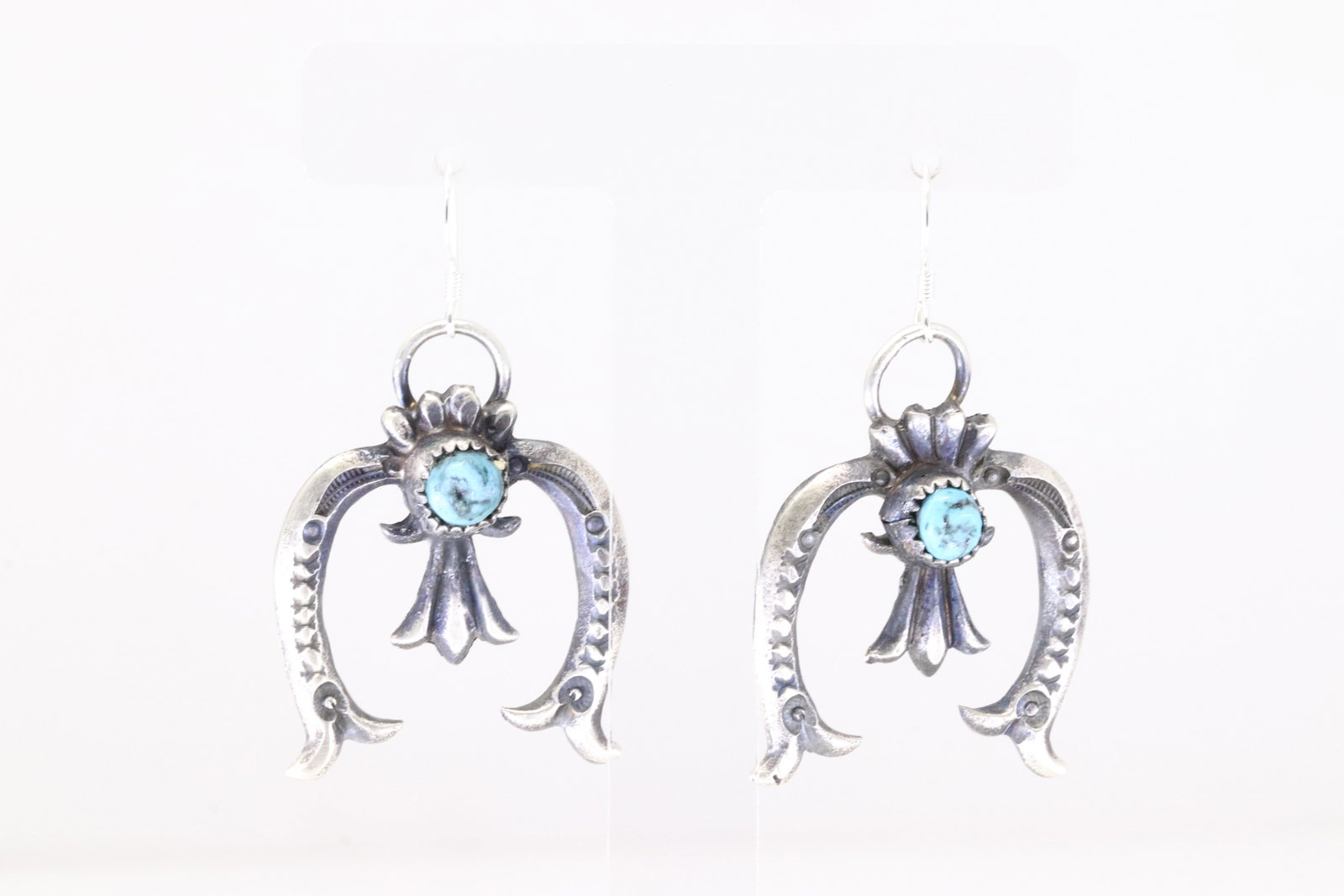 Native America Navajo Sterling Silver Kingman Turquoise Naja Dangling Earring's By Eva & Linberg: This is a Native America Navajo Sterling Silver Kingman Turquoise Naja Dangling Earring's By Eva & Linberg Billah. Stamp EL.