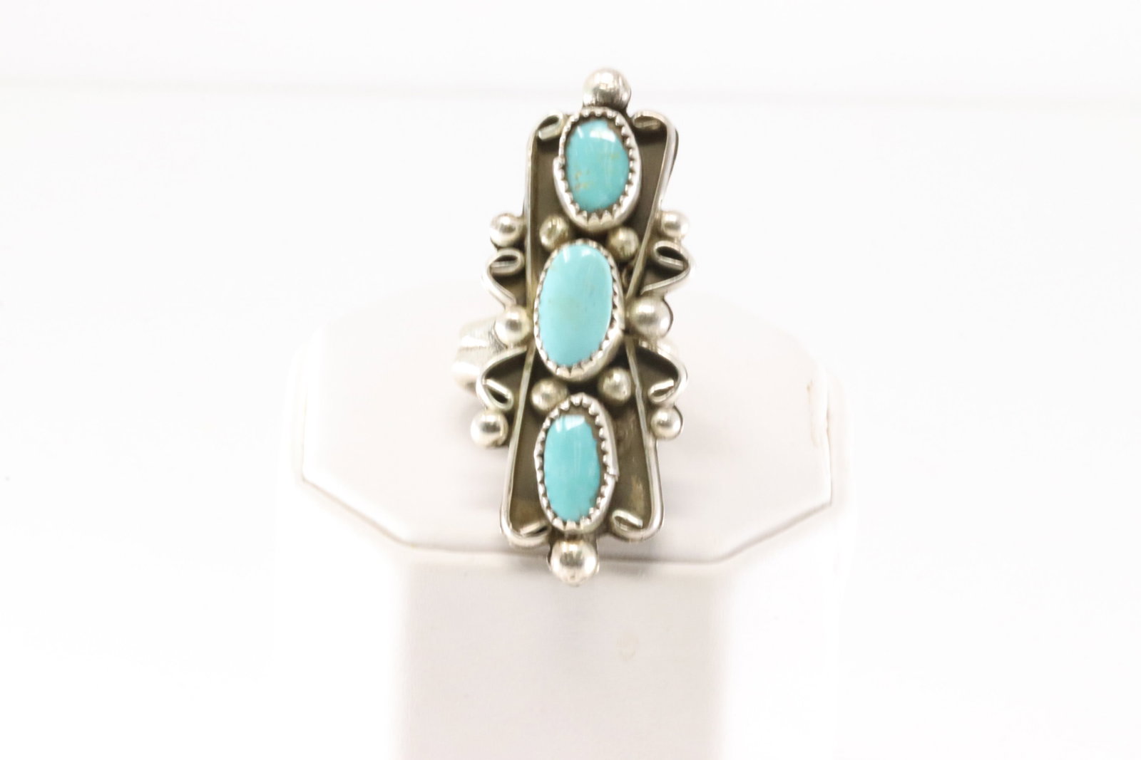 Native America Navajo Sterling Silver Turquoise Ring 3 Stone By J.M.: This is a Native America Navajo Sterling Silver Turquoise Ring 3 Stone By J.M. Stamp JM. Ring size: 6.00.