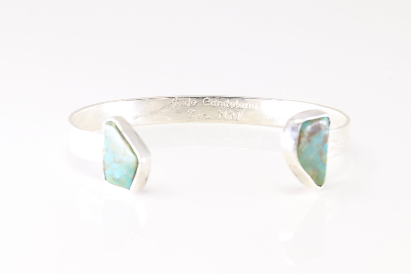 Native America Zuni Sterling Silver Turquoise Bracelet Cuff By Jude Candelaria.: This is a Native America Zuni Sterling Silver Turquoise Bracelet Cuff By Jude Candelaria. Stamp Jude Candelaria.