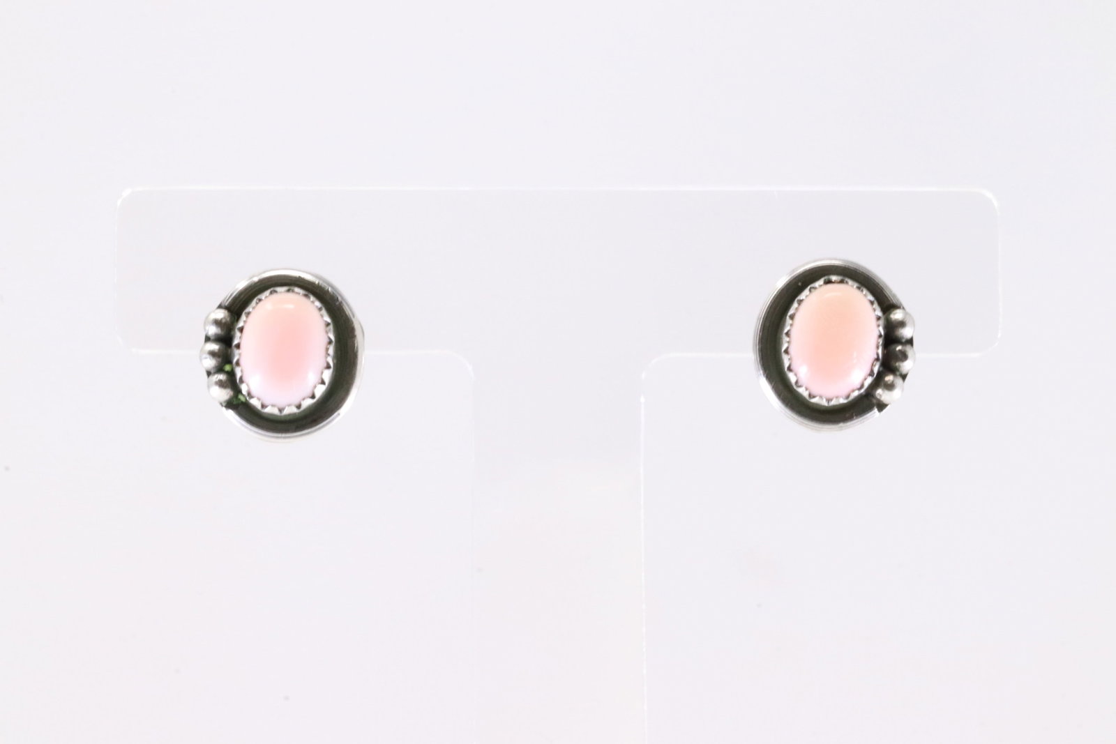 America Sterling Silver Pink Conch Shell Post Earring's.: This is a America Sterling Silver Pink Conch Shell Post Earring's.