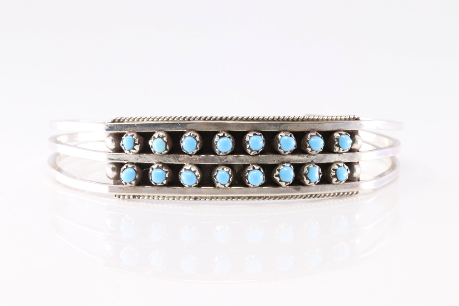 Native America Zuni Sterling Silver Turquoise Bracelet Cuff By Suzie Livigston.: This is a Native America Zuni Sterling Silver Turquoise Bracelet Cuff By Suzie Livigston. Stamp S.L.