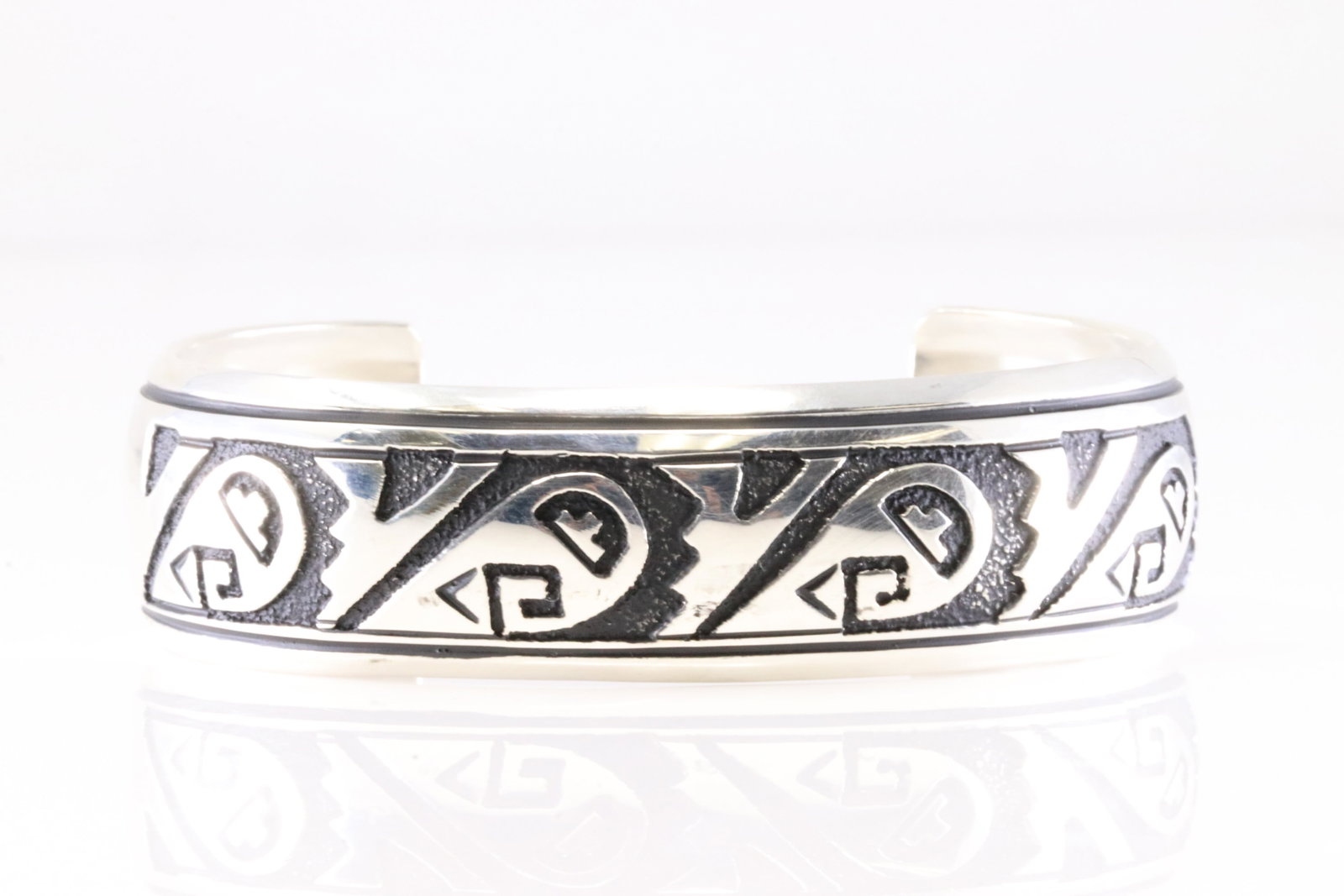 Native America Navajo Sterling Silver Design Bracelet Cuff By T&R Singer. (1 of 4)