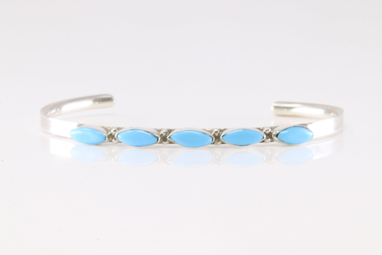 America Sterling Silver Turquoise Bracelet Cuff. (1 of 4)
