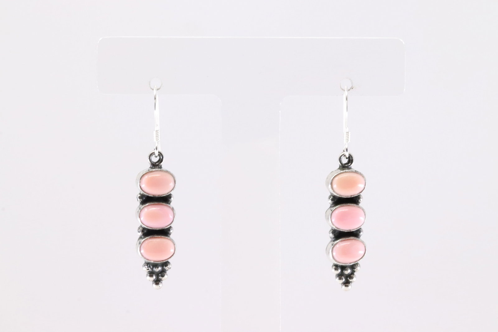 Native America Navajo Sterling Silver Pink Conch Shell Dangling Earring's By Gary Shorty.: Native America Navajo Sterling Silver Pink Conch Shell Dangling Earring's By Gary Shorty.