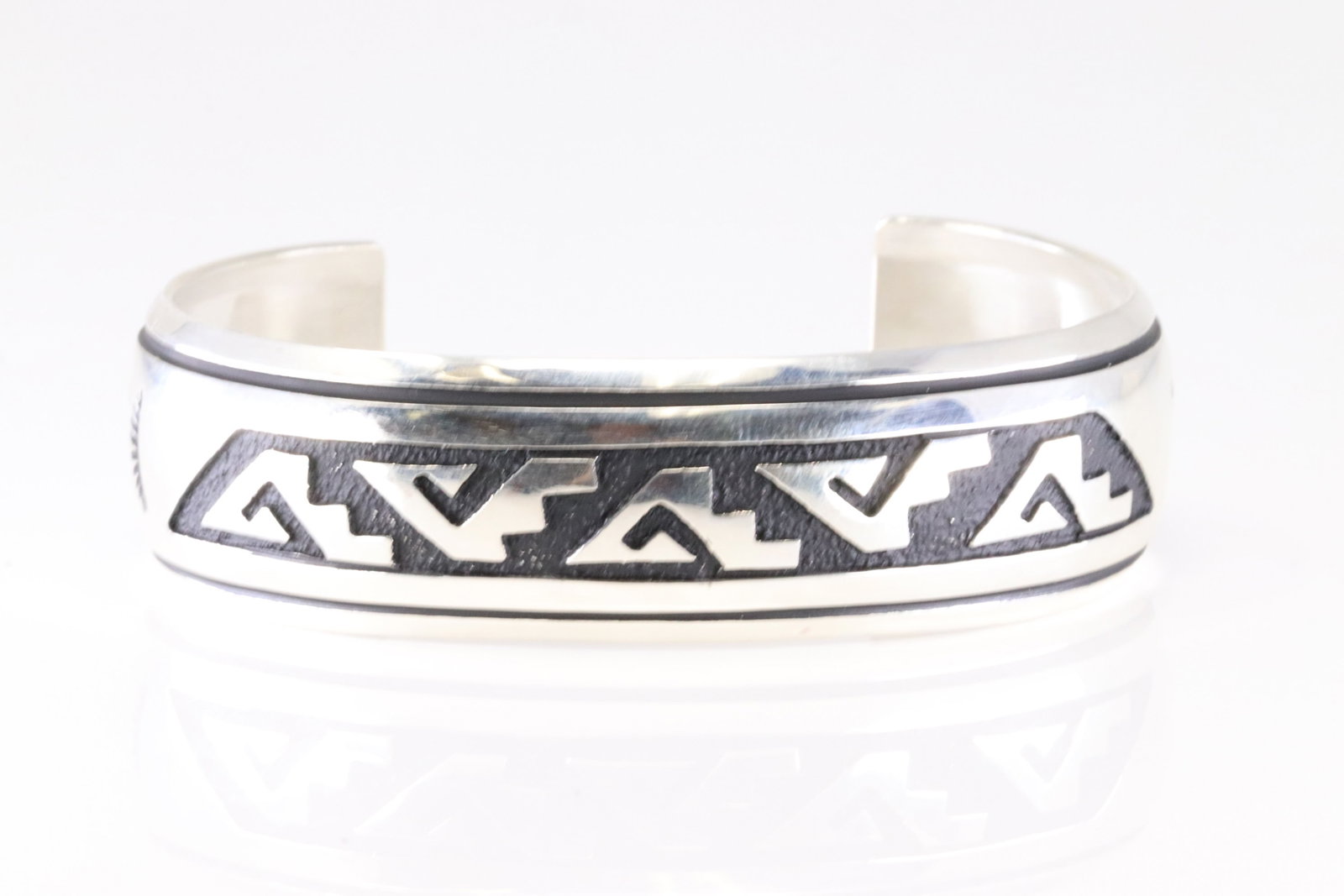 Native America Navajo Sterling Silver Stamped Bracelet Cuff By T/R Singer. (1 of 4)