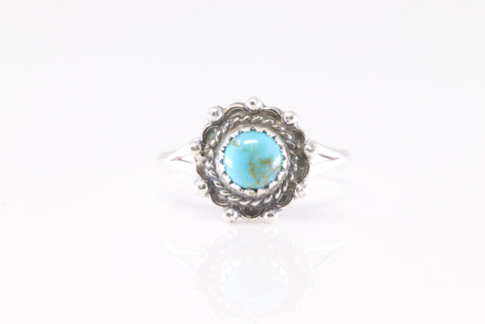 America Sterling Silver Turquoise Ring By Theresa Smith.: This is a America Sterling Silver Turquoise Ring By Theresa Smith. Stamp R.B Company. Ring size: 8.50.