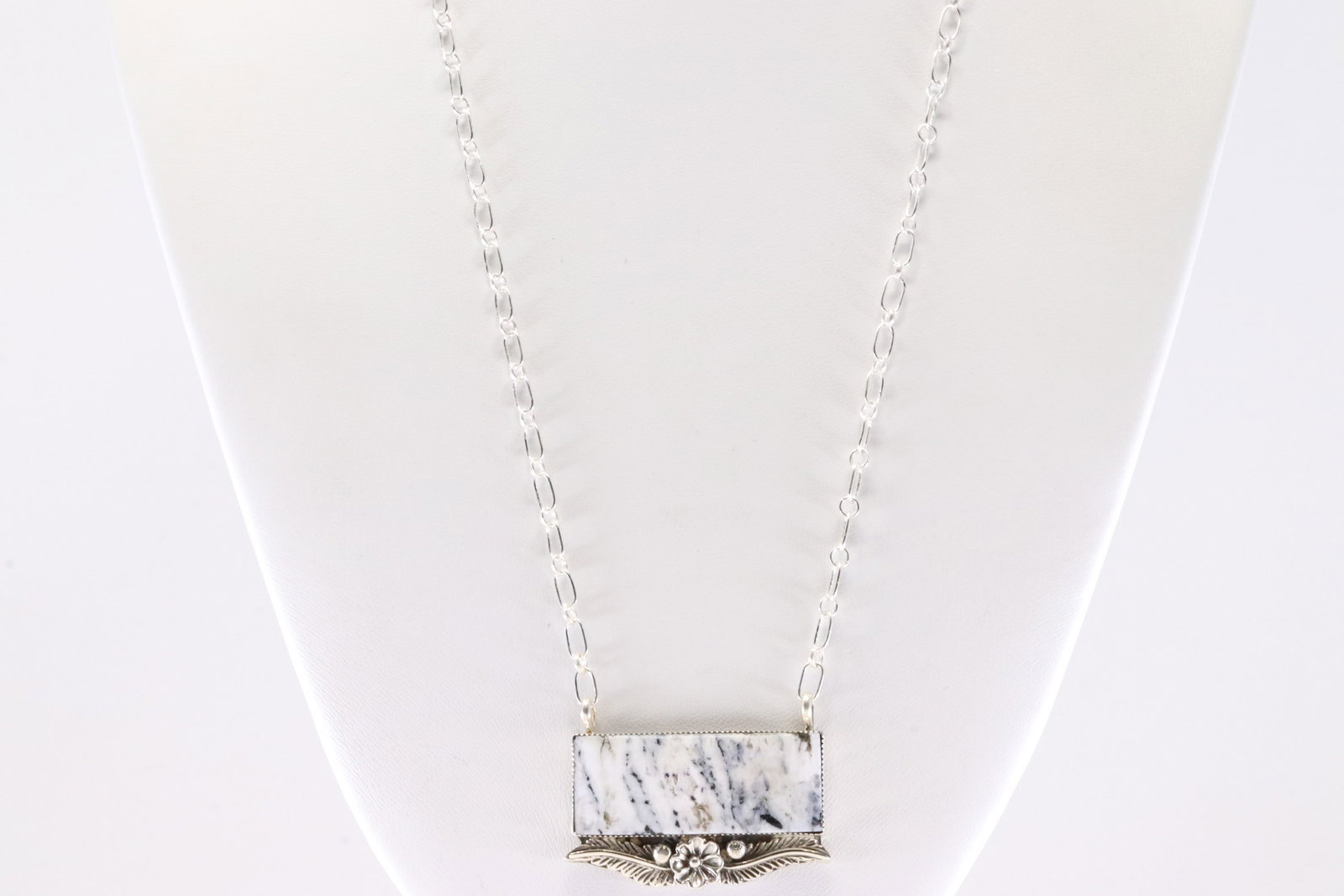 Native America Navajo Sterling Silver White Stone Necklace By Gregg Yazzie. (1 of 4)