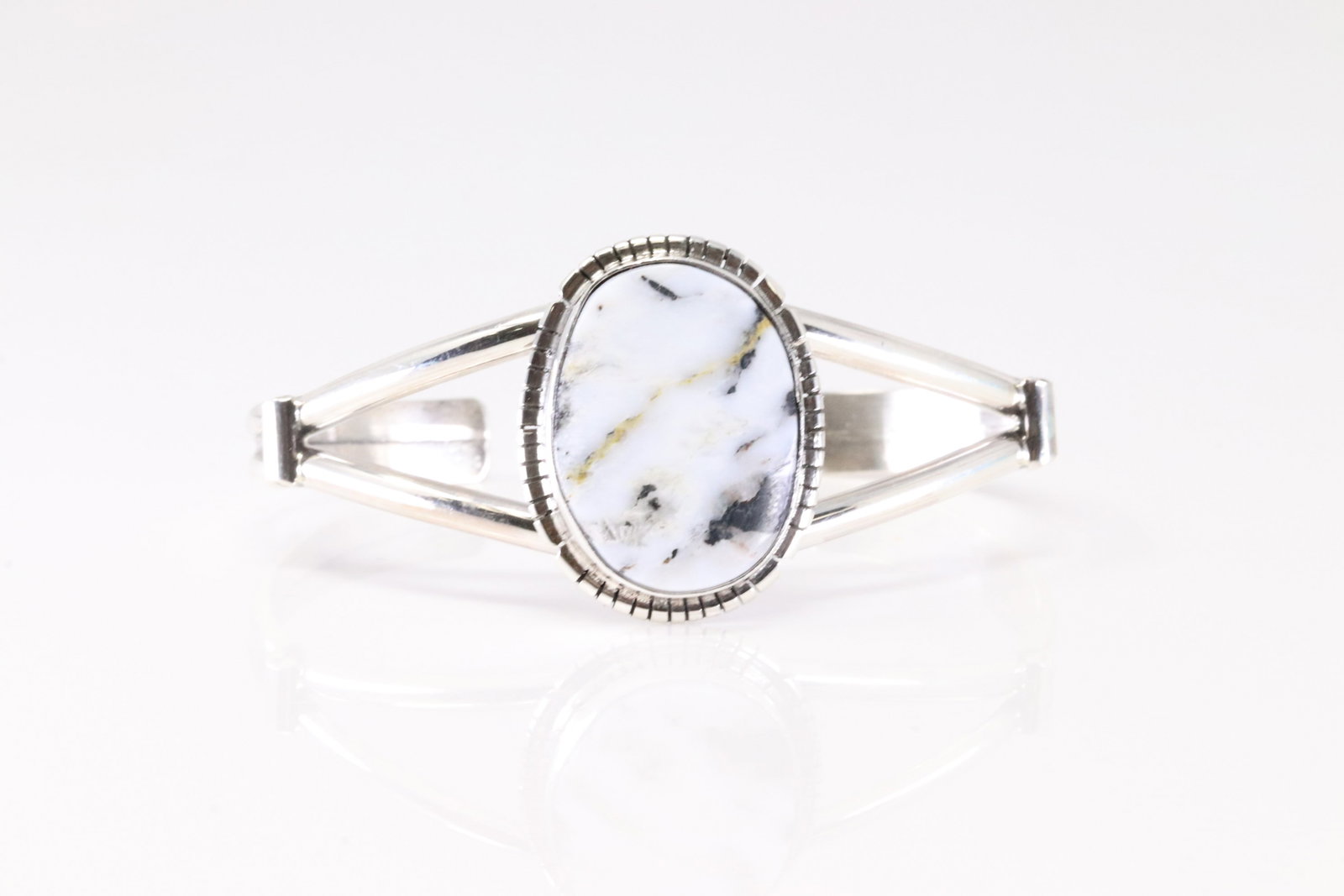 Native America Navajo Sterling Silver White Buffalo Bracelet Cuff By SE. (1 of 4)