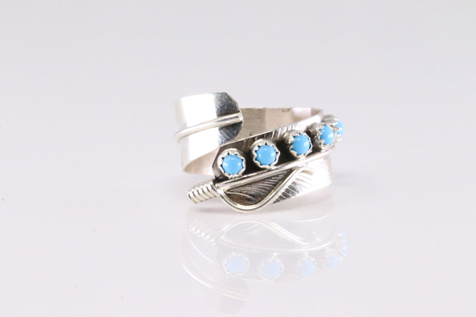Native America Navajo Sterling Silver Turquoise Feather Ring.: This is a Native America Navajo Sterling Silver Turquoise Feather Ring. Ring Size: 10.00.