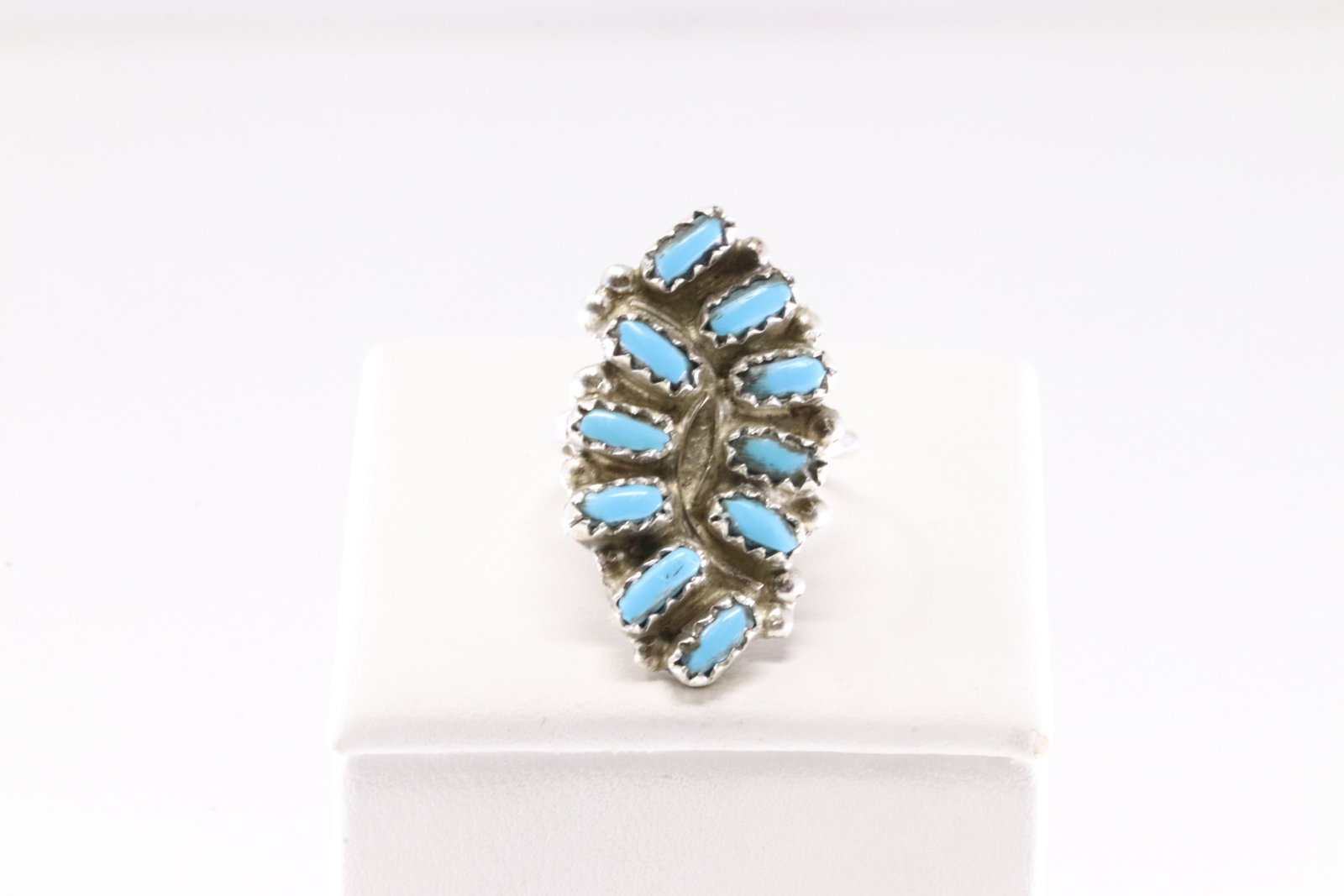 America Sterling Silver Turquoise Ring.: This is a America Sterling Silver Turquoise Ring. Ring Size: 4.50.