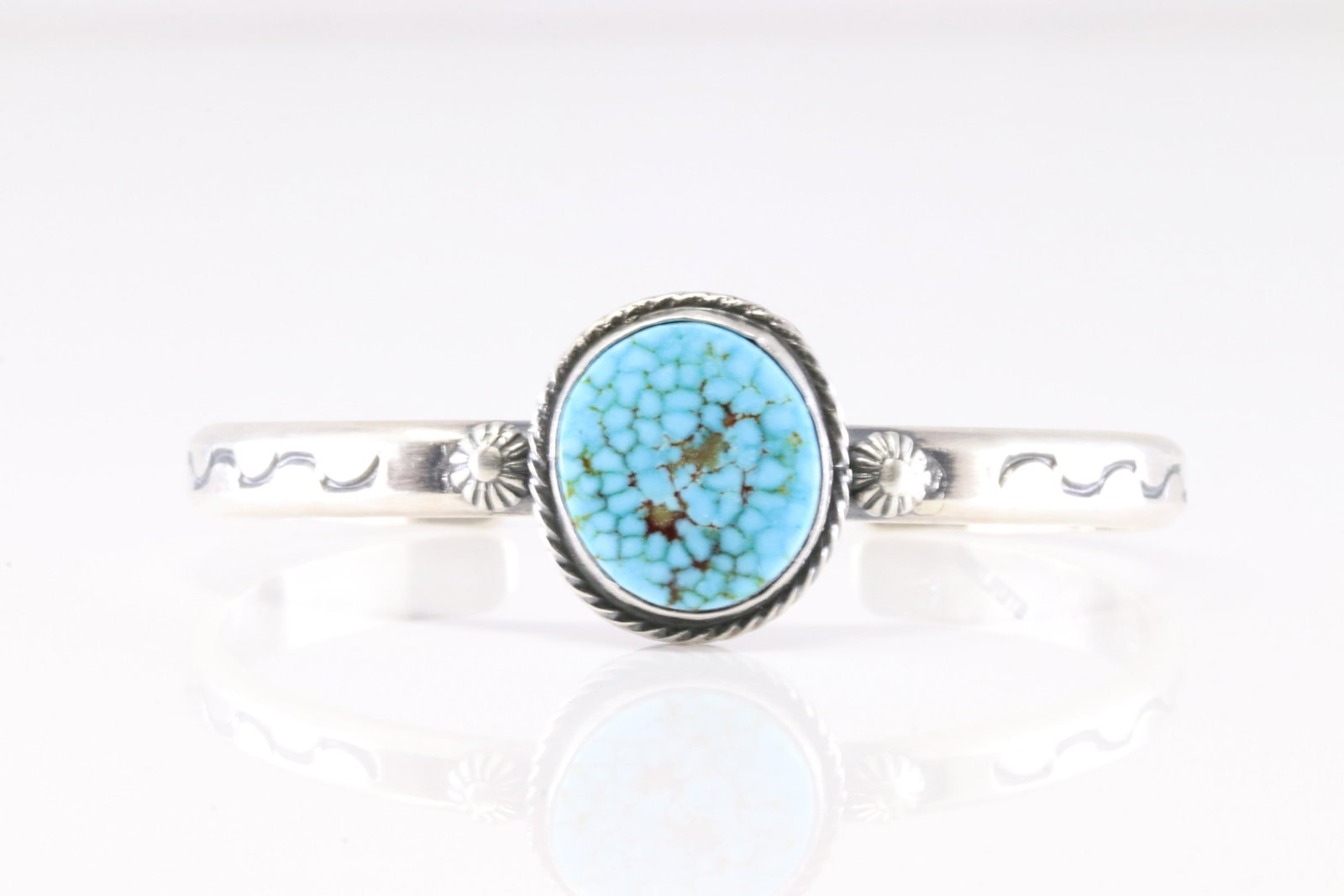 Native America Navajo Sterling Silver Kingman Turquoise Bracelet Cuff By Samuel Yellowhair.: This is a Native America Navajo Sterling Silver Kingman Turquoise Bracelet Cuff By Samuel Yellowhair.