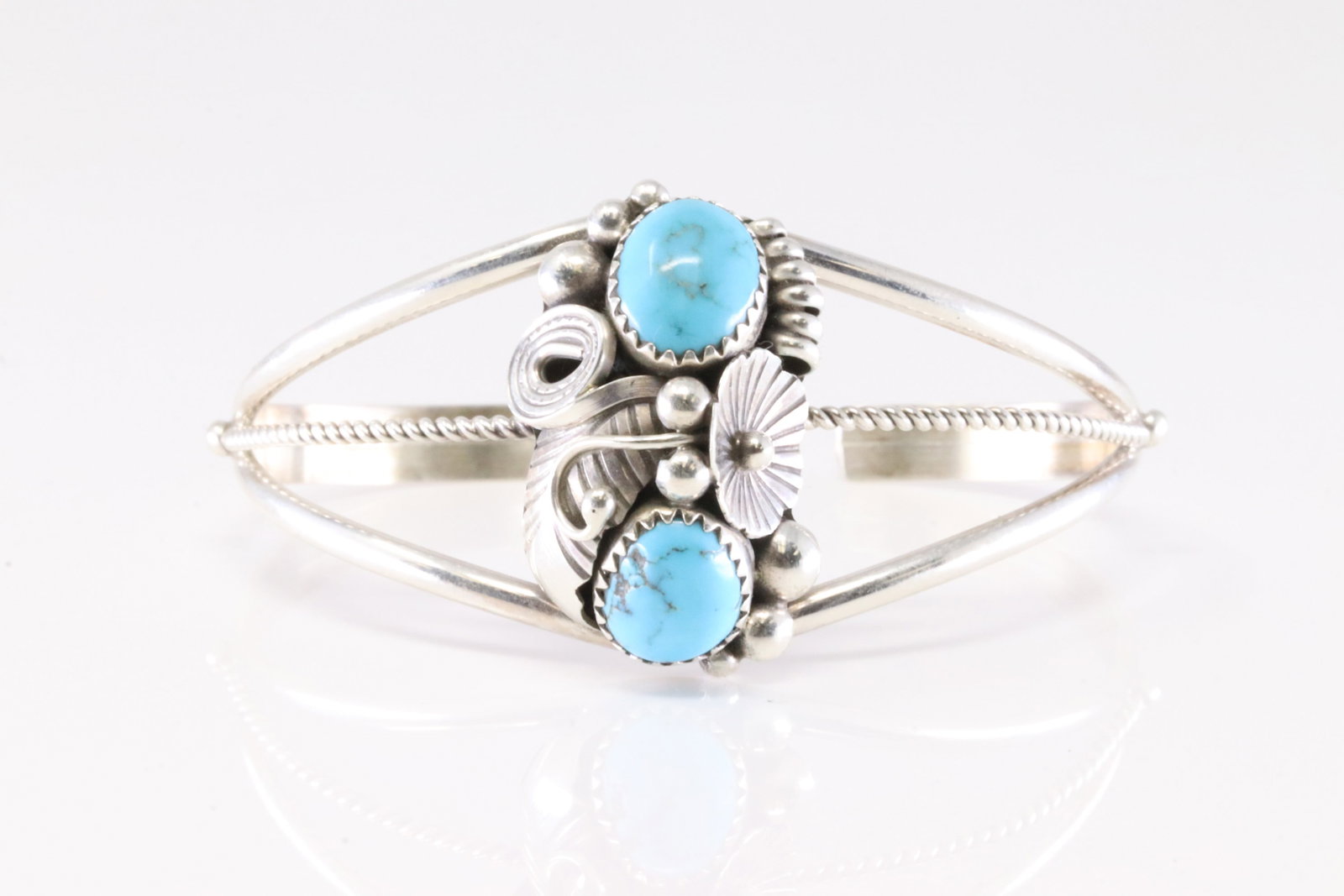 Native America Navajo Sterling Silver Kingman Turquoise Bracelet Cuff By Max Calladitto.: This is a Native America Navajo Sterling Silver Kingman Turquoise Bracelet Cuff By Max Calladitto. Stamp Max C.