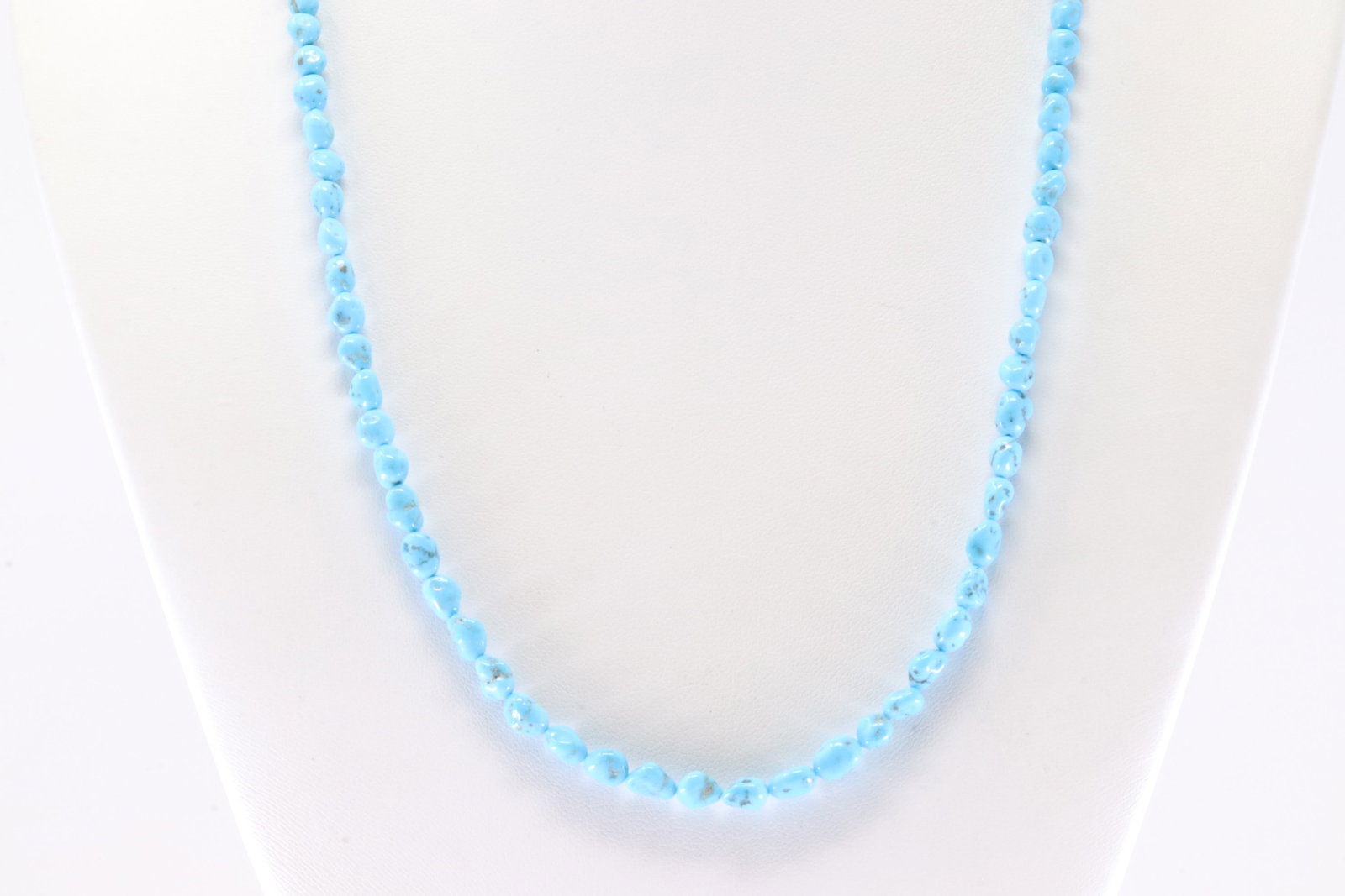 America Sterling Silver Turquoise Necklace.: This is a America Sterling Silver Turquoise Necklace. Necklace length: 20.00"