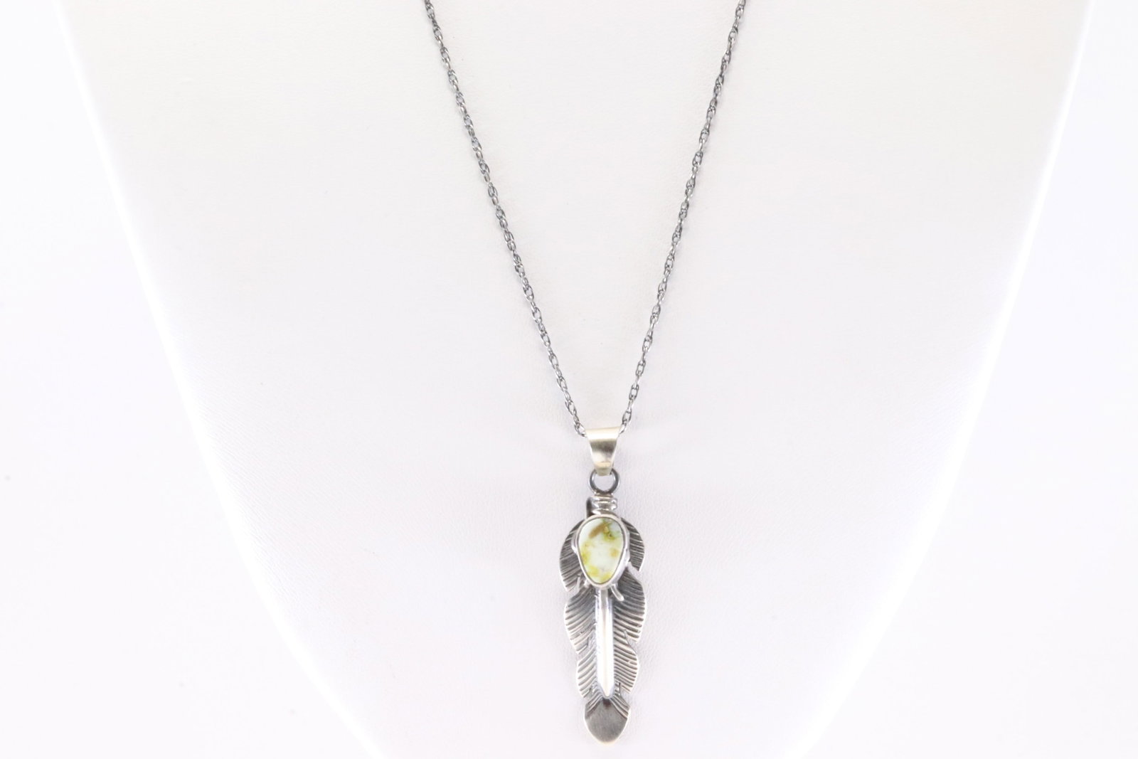 Native America Navajo Sterling Silver Palomino Feather Pendant By June Delgarito with A 925: This is a Native America Navajo Sterling Silver Palomino Feather Pendant By June Delgarito with A 925 Necklace. Necklace length: 20.00"