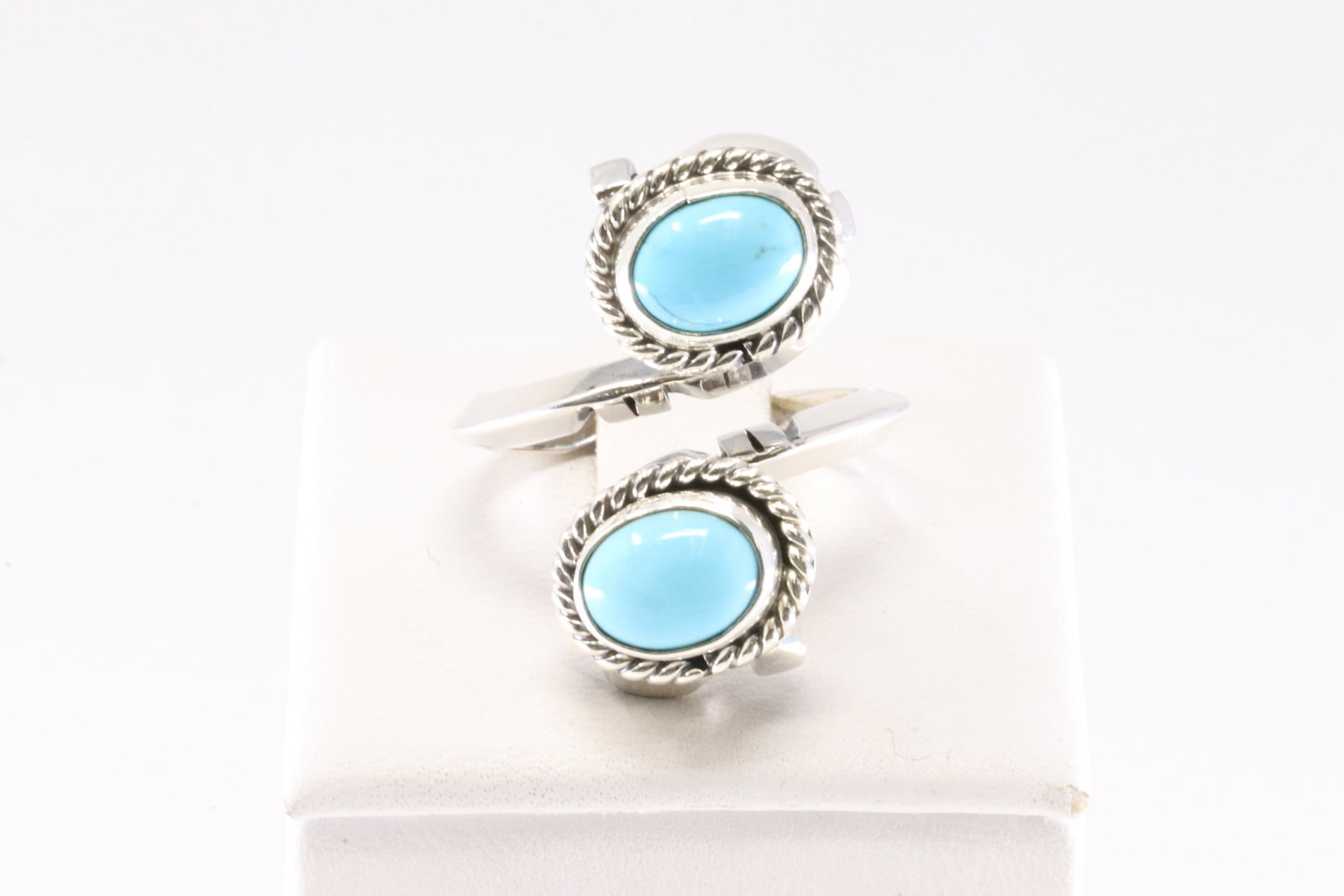 America Sterling Silver Turquoise Ring.: This is a America Sterling Silver Turquoise Ring. Ring Size: 8.50.