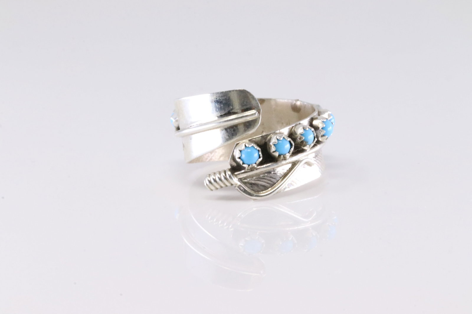 Native America Navajo Sterling Silver Turquoise Feather Ring.: This is a Native America Navajo Sterling Silver Turquoise Feather Ring. Ring size: 9.25.