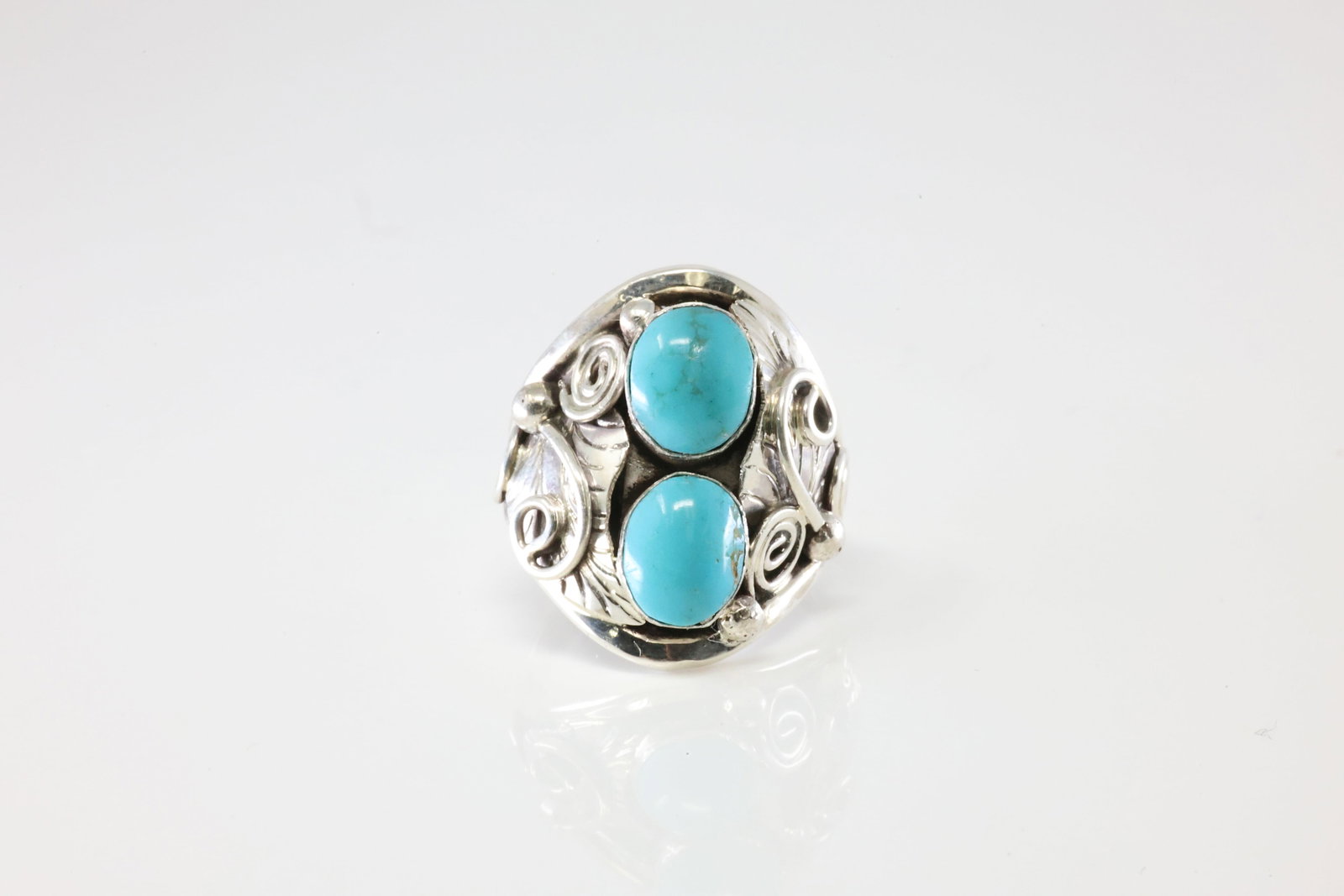 Native America Navajo Sterling Silver Turquoise Ring By B.: This is a Native America Navajo Sterling Silver Turquoise Ring By B. Stamp B. Ring Size: 11.00.