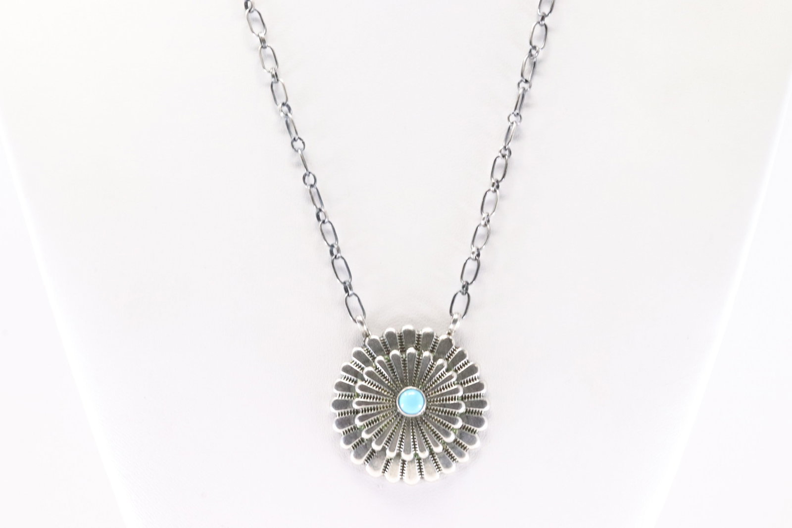 America Navajo Sterling Silver Turquoise Necklace.: This is a America Navajo Sterling Silver Turquoise Necklace. Necklace length: 18.00"