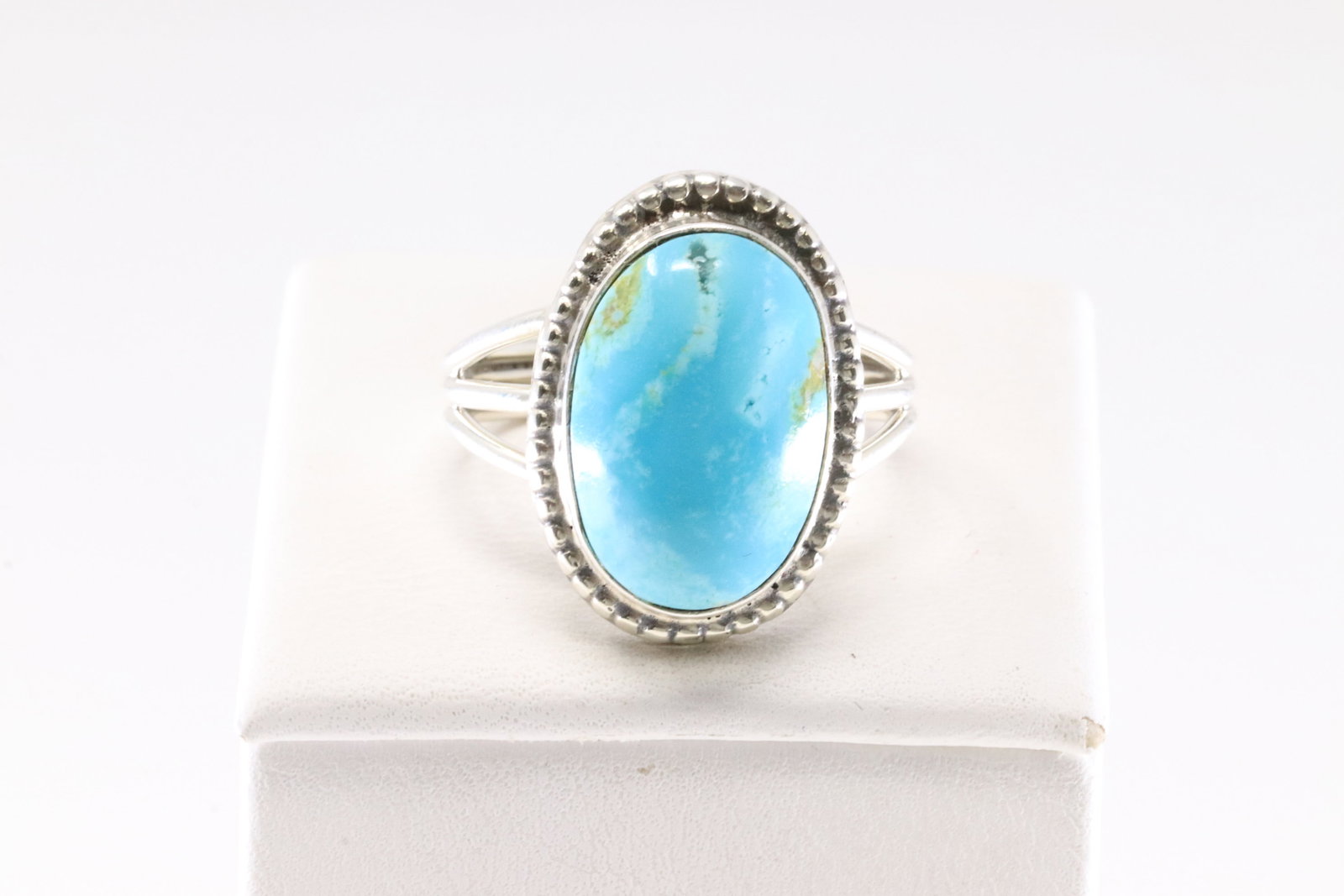 Native America Navajo Sterling Silver Turquoise Ring By Jason Bahe.: This is a Native America Navajo Sterling Silver Turquoise Ring By Jason Bahe. Stamp Jason Bahe. Ring size: 9.00.