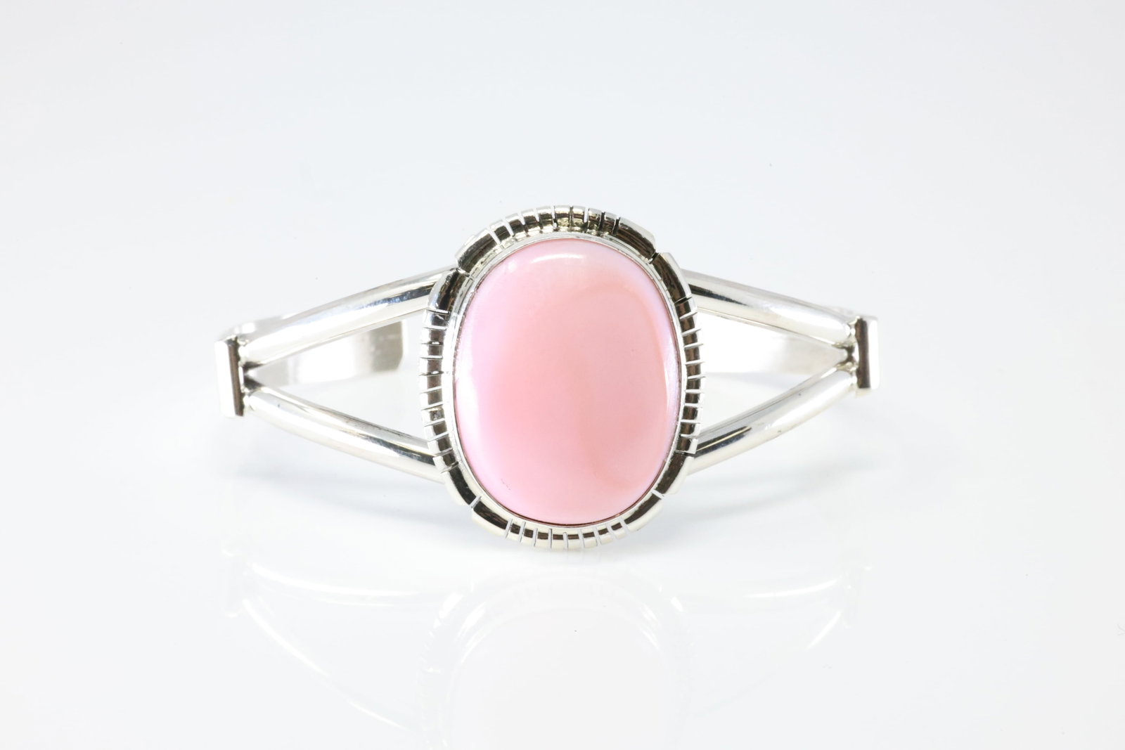 Native America Navajo Sterling Silver Pink Conch Shell Bracelet Cuff By SE. (1 of 4)