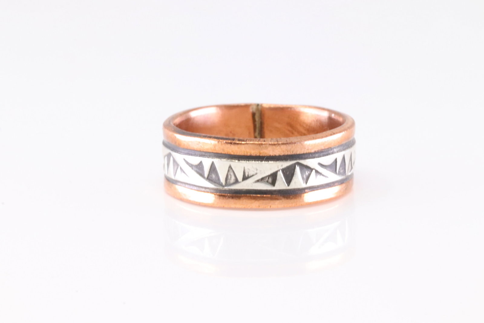 Native America Navajo Sterling Silver Copper Ring By J.G.: This is a Native America Navajo Sterling Silver Copper Ring By J.G. Ring size: 10.00.