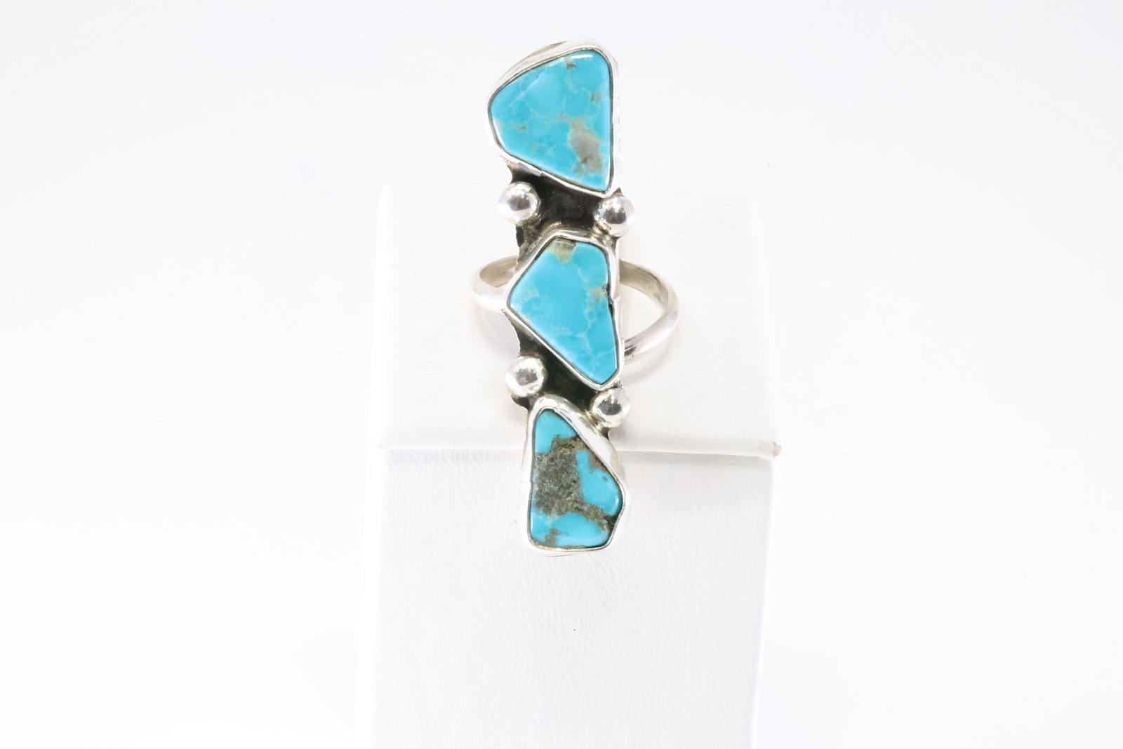 Native America Zuni Sterling Silver Turquoise Ring By Jude Candelaria.: This is a Native America Zuni Sterling Silver Turquoise Ring By Jude Candelaria. Stamp Jude Candelaria. Ring Size: 8.00.