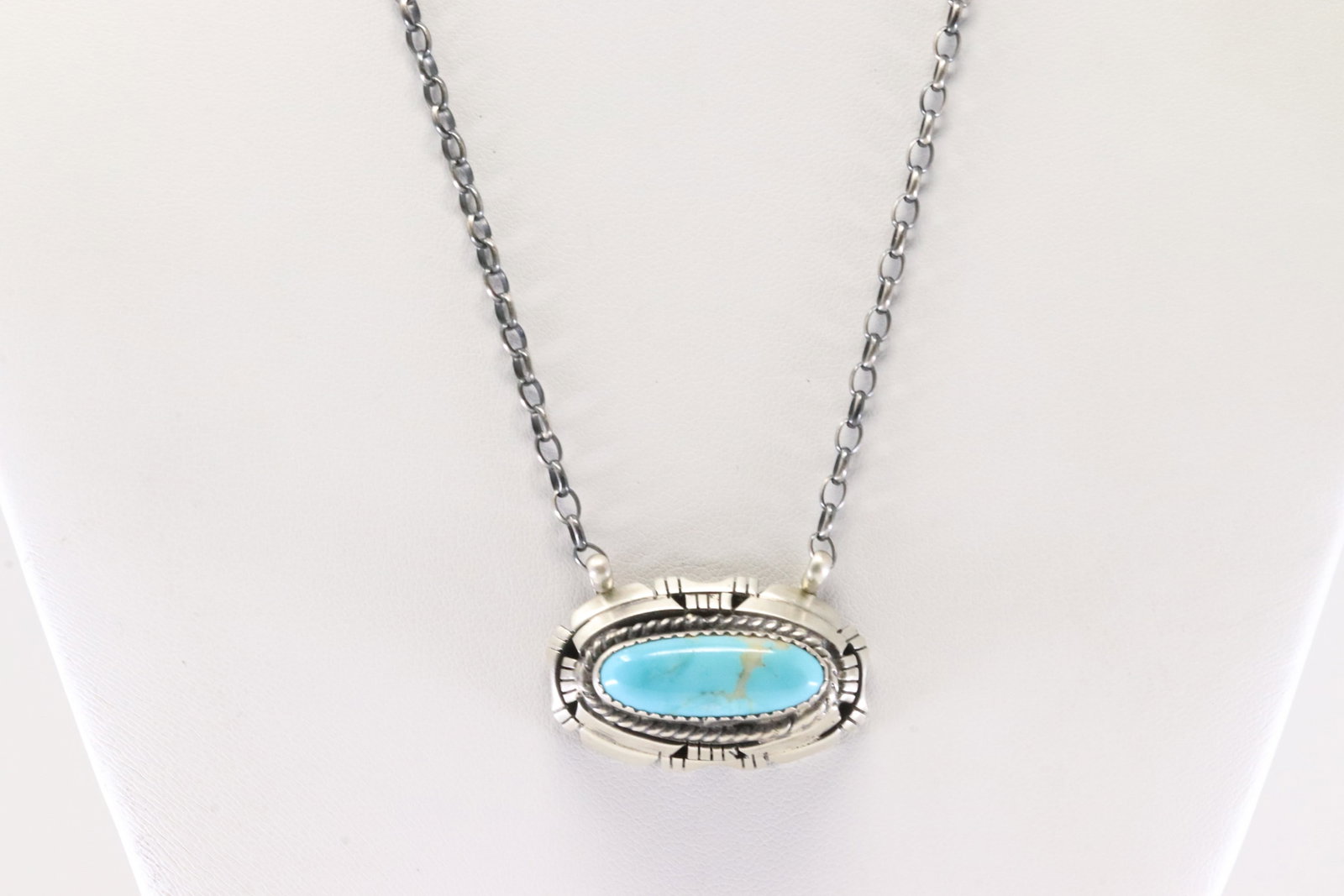 Native America Navajo Sterling Silver Kingman Turquoise Necklace By William Begay.: This is a Native America Navajo Sterling Silver Kingman Turquoise Necklace By William Begay. Necklace length: 18.00"