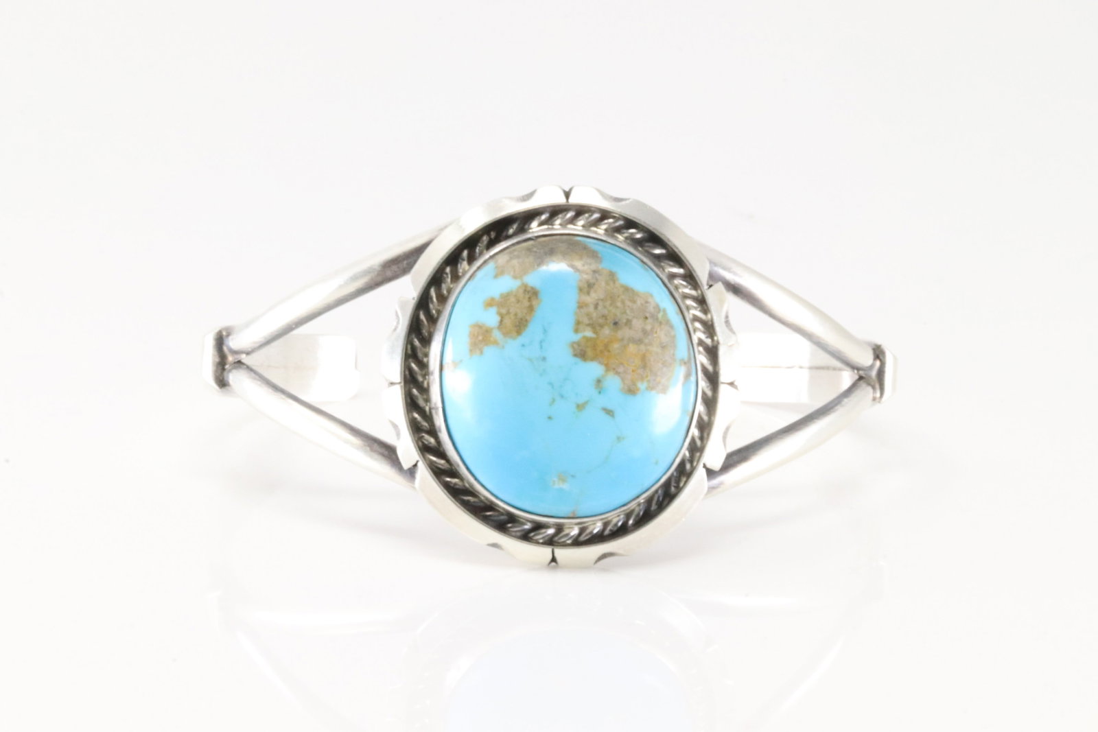Native America Navajo Sterling Silver Kingman Turquoise Bracelet Cuff By Augustine Largo.: This is a Native America Navajo Sterling Silver Kingman Turquoise Bracelet Cuff By Augustine Largo. Stamp AL.