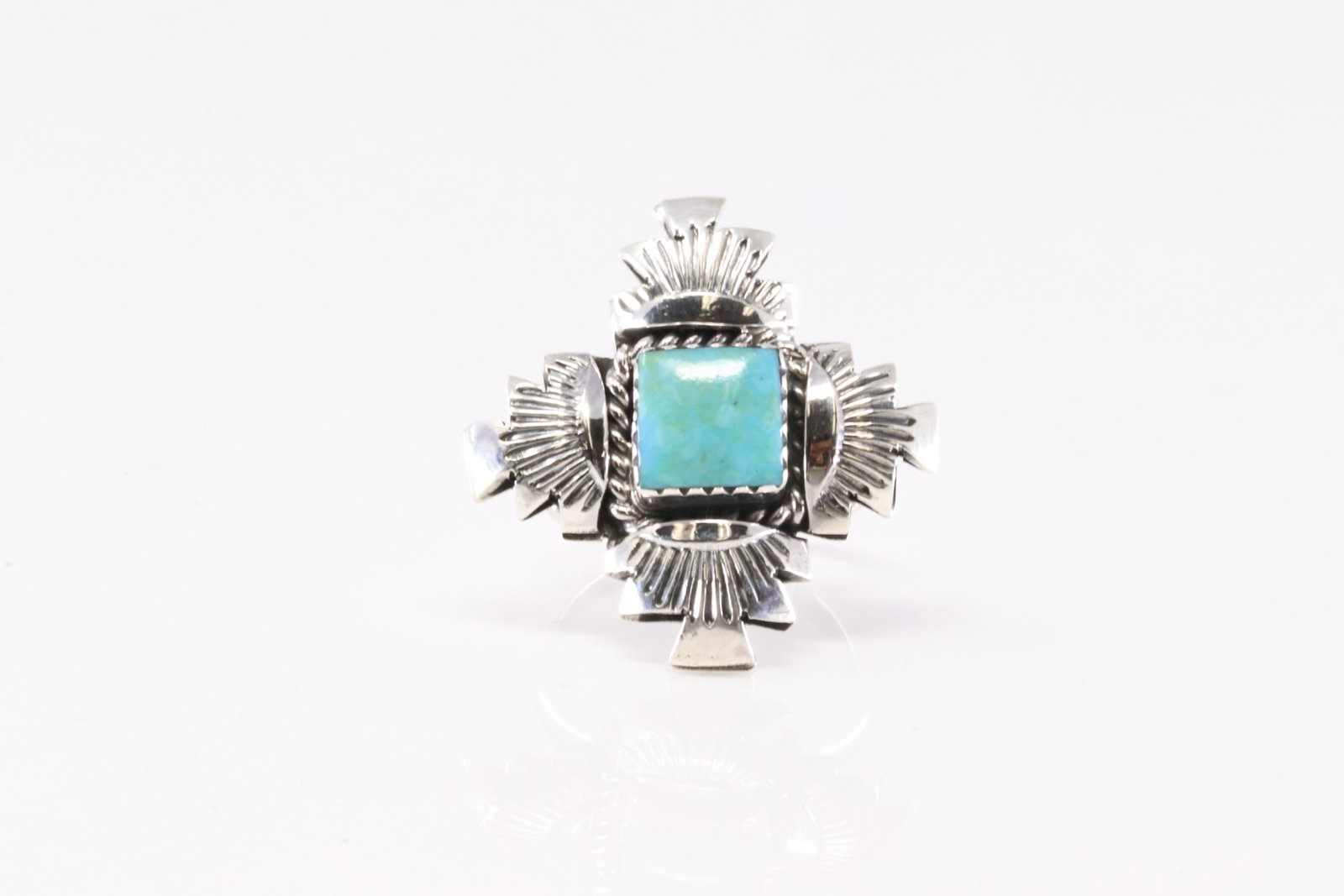 Native America Navajo Sterling Silver Turquoise Ring By Dorothy Lee. Stamp From R.B Company.: This is a Native America Navajo Sterling Silver Turquoise Ring By Dorothy Lee. Stamp From R.B Company. Ring Size: 5.50.
