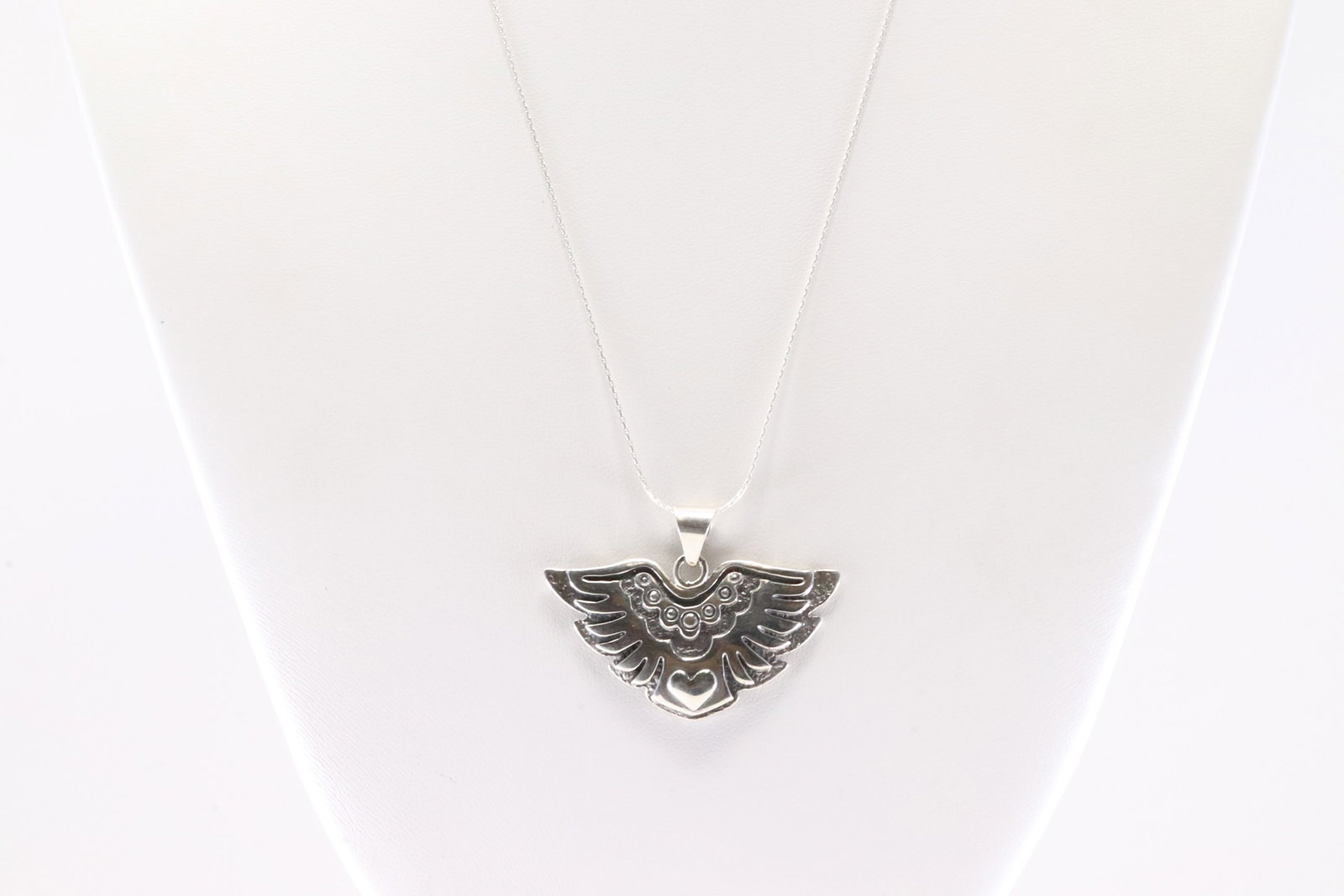 Native America Navajo Sterling Silver Pendant Design With A 925 Necklace.: This is a Native America Navajo Sterling Silver Pendant Design With A 925 Necklace. Necklace length: 18.00"