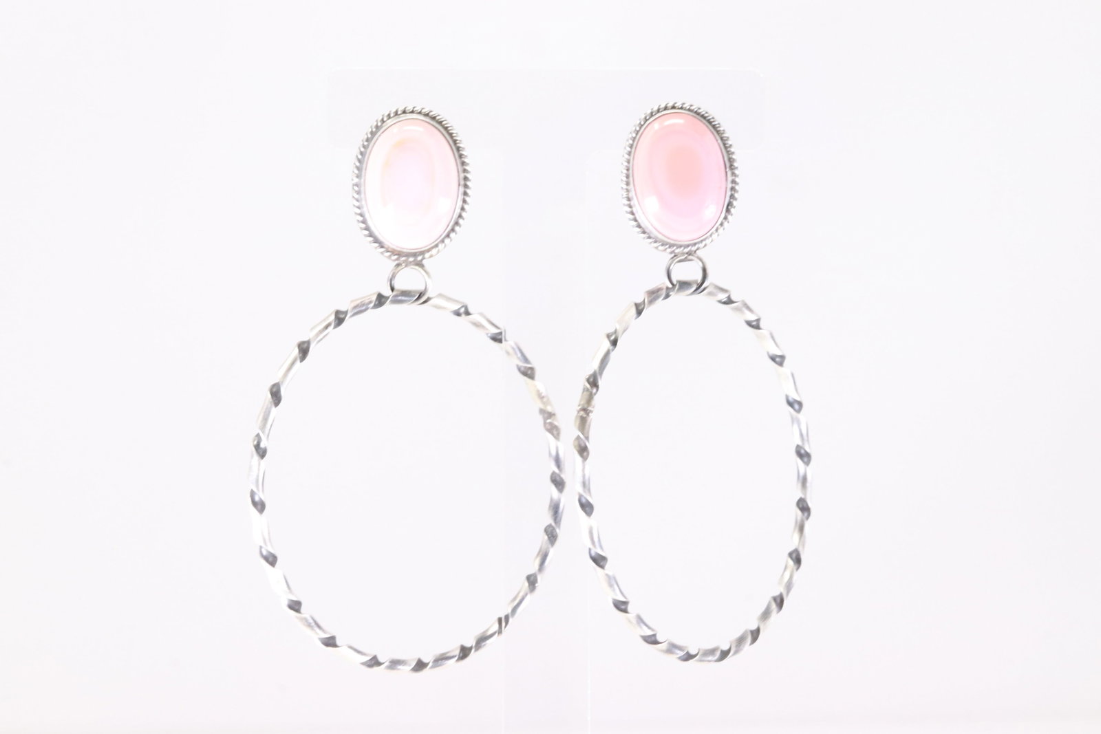 Native America Navajo Sterling Silver Pink Conch Shell Hoop / Dangling Earring's By Elouise Kee.: This is a Native America Navajo Sterling Silver Pink Conch Shell Hoop / Dangling Earring's By Elouise Kee. Stamp K.