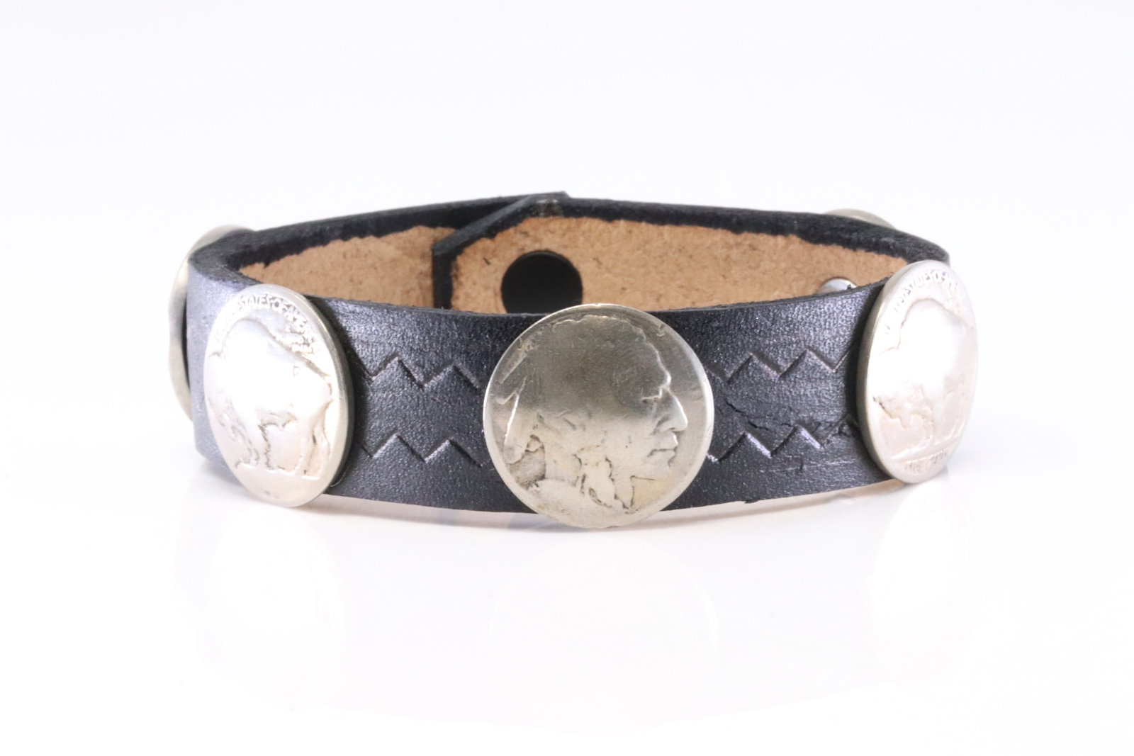 America Sterling Silver Indian Head & Buffalo Nickel Leather Bracelet.: This is a America Sterling Silver Indian Head & Buffalo Nickel Leather Bracelet. Bracelet length: 9.00"