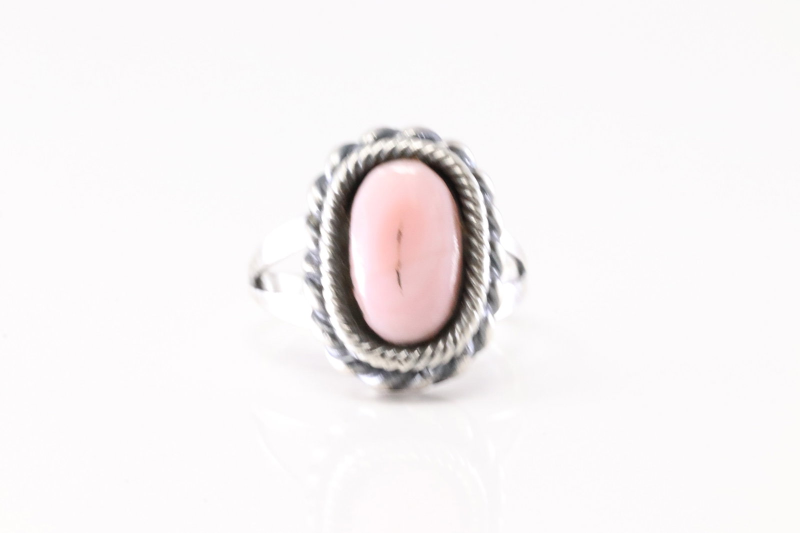 America Sterling Silver Pink Conch Shell Ring.: This is a America Sterling Silver Pink Conch Shell Ring. Ring Size: 7.00.