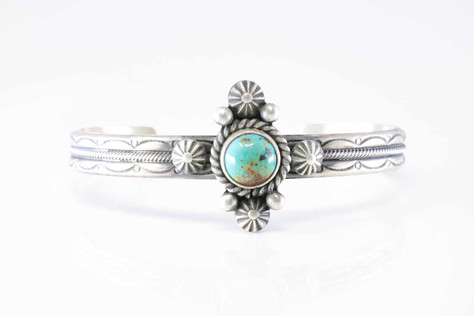 Native America Navajo Sterling Silver Kingman Turquoise Bracelet Cuff By Mike Calladitto.: This is a Native America Navajo Sterling Silver Kingman Turquoise Bracelet Cuff By Mike Calladitto. Stamp MC.