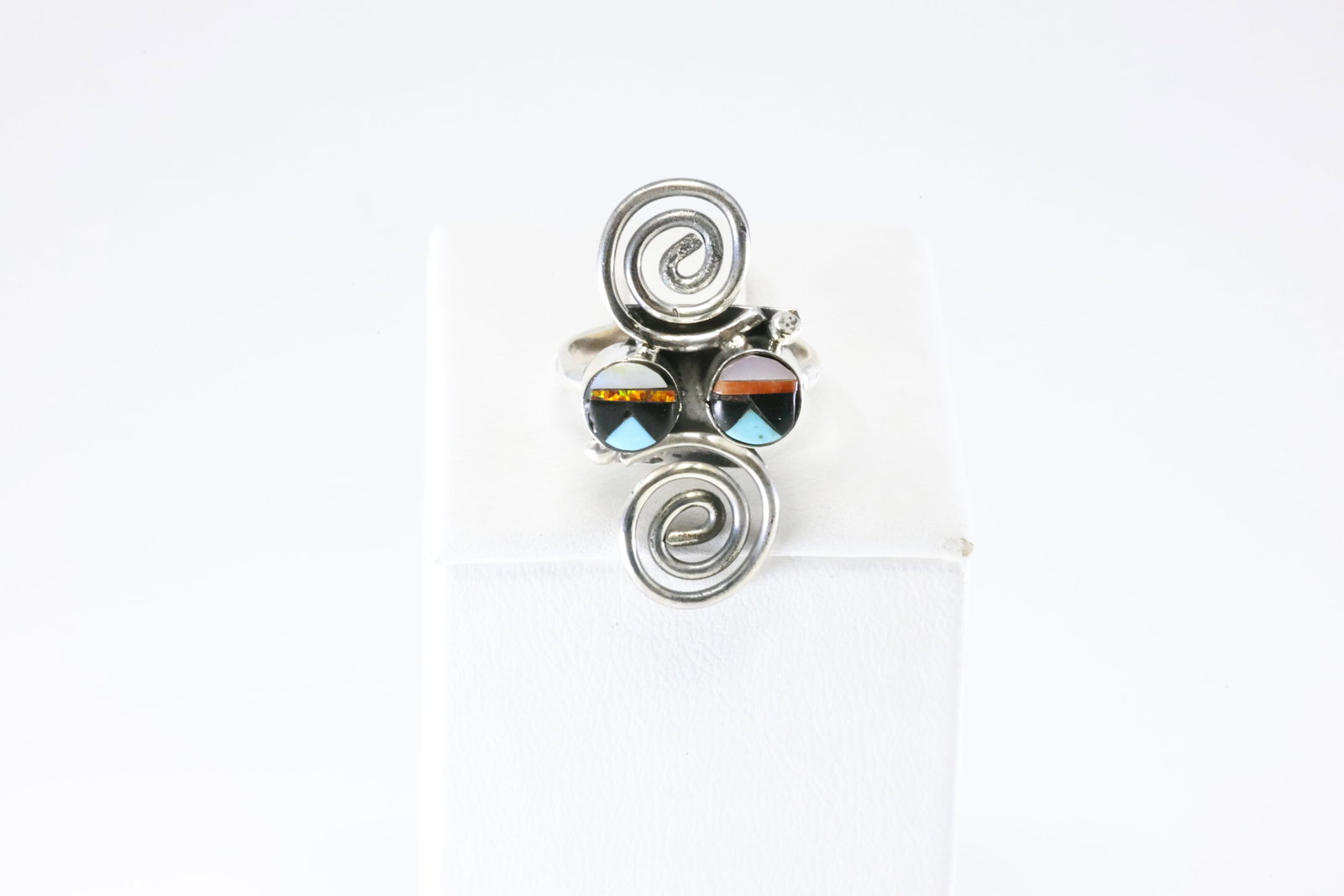 America Sterling Silver Multi-Color Stone Ring.: This is a America Sterling Silver Multi-Color Stone Ring. Ring Size: 7.00.