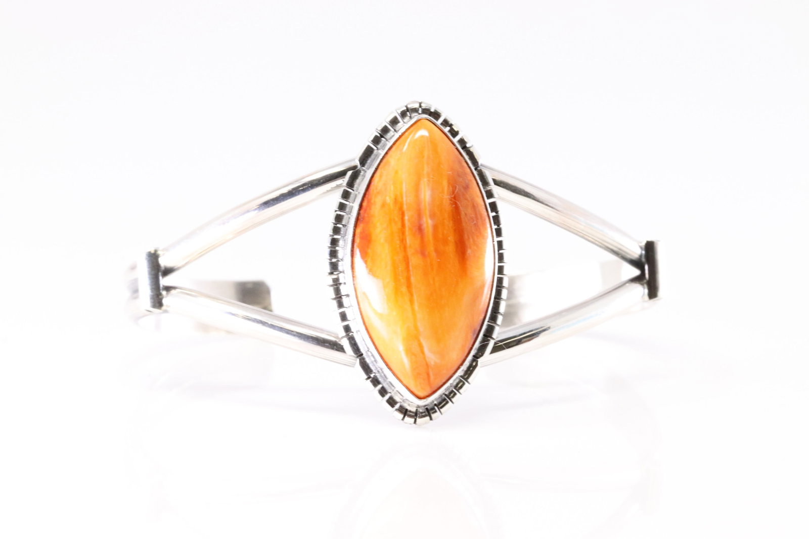 Native America Navajo Sterling Silver Spiny Oyster Bracelet Cuff By SE.: This is a Native America Navajo Sterling Silver Spiny Oyster Bracelet Cuff By SE. Stamp SE.