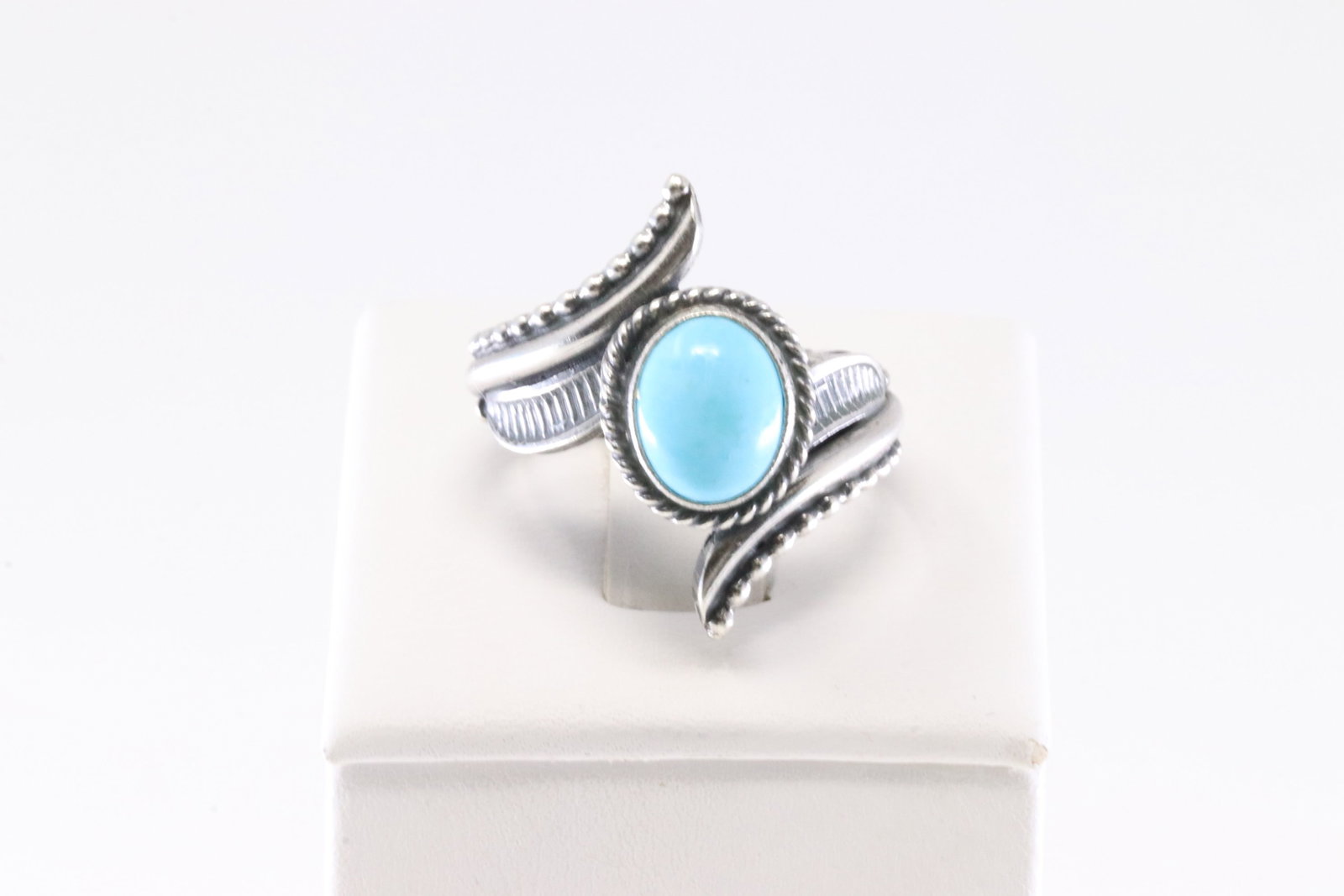 Native America Navajo Sterling Silver Turquoise Ring By Thomas Yazzie.: This is a Native America Navajo Sterling Silver Turquoise Ring By Thomas Yazzie. Ring size: 8.50.