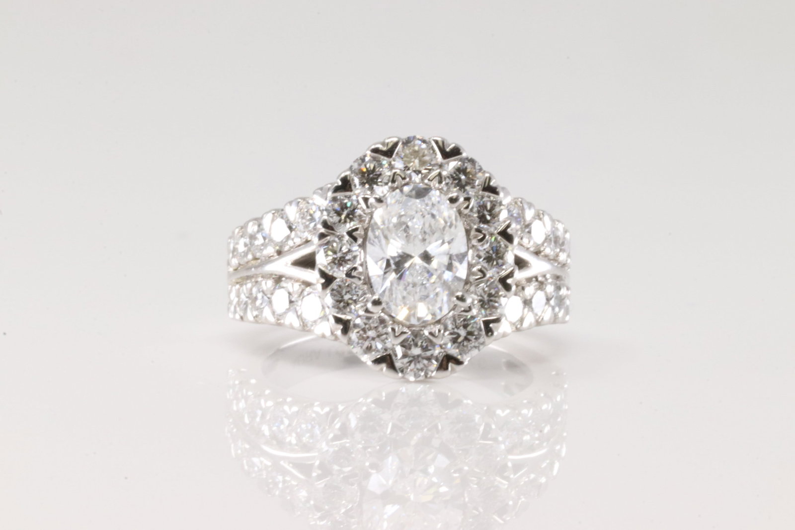 Elegant Diamond Wedding Ring 14Kt. (1 of 4)