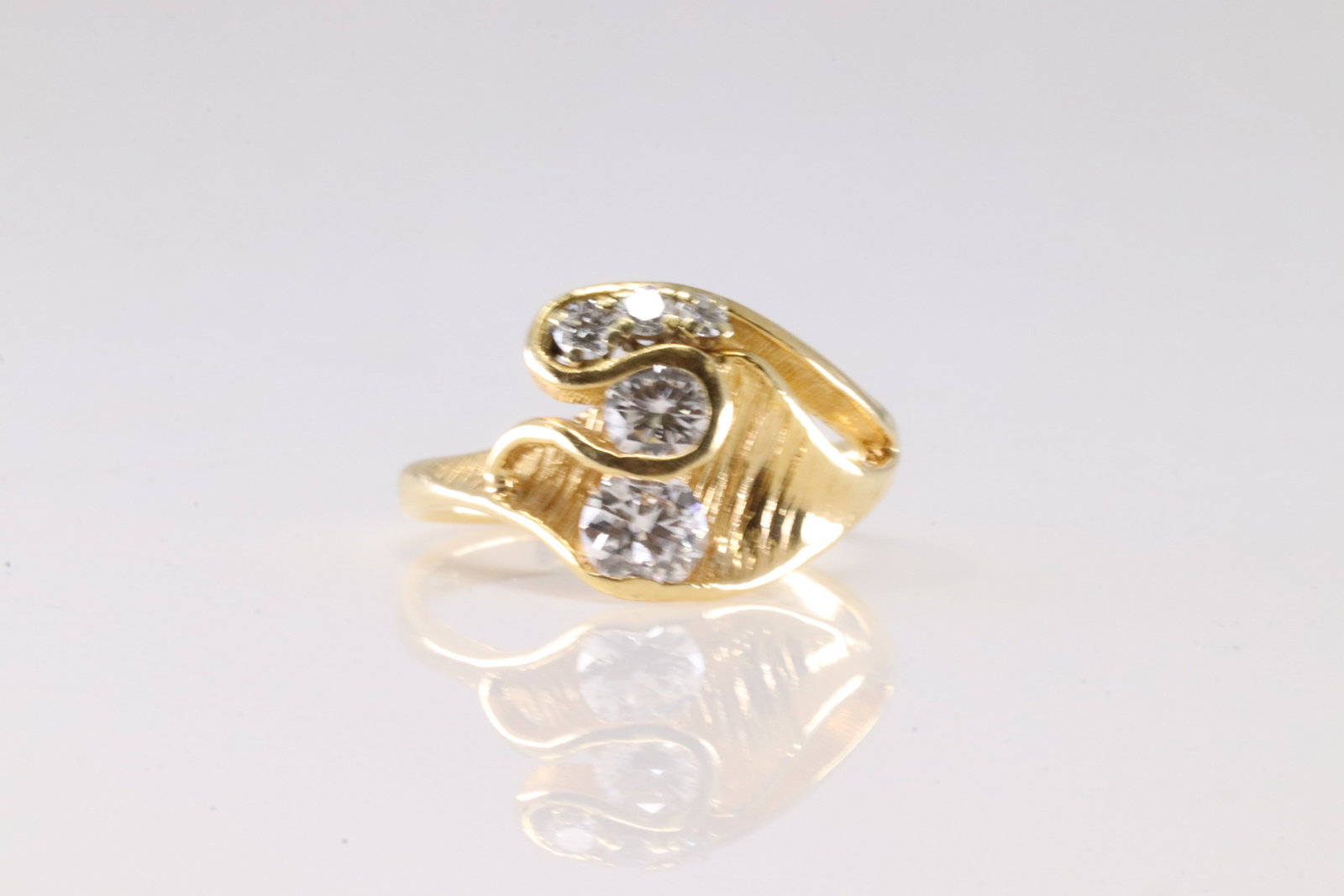 Diamond Ring 14Kt.: Ladies 14Kt Yellow Gold Diamond Ring. This Elegant Ring has 5 Round Sparkling Diamonds. Diamond Approx Weight: 0.45 ctw Ring Size: 6.00. Total Weight: 3.52 Grams.