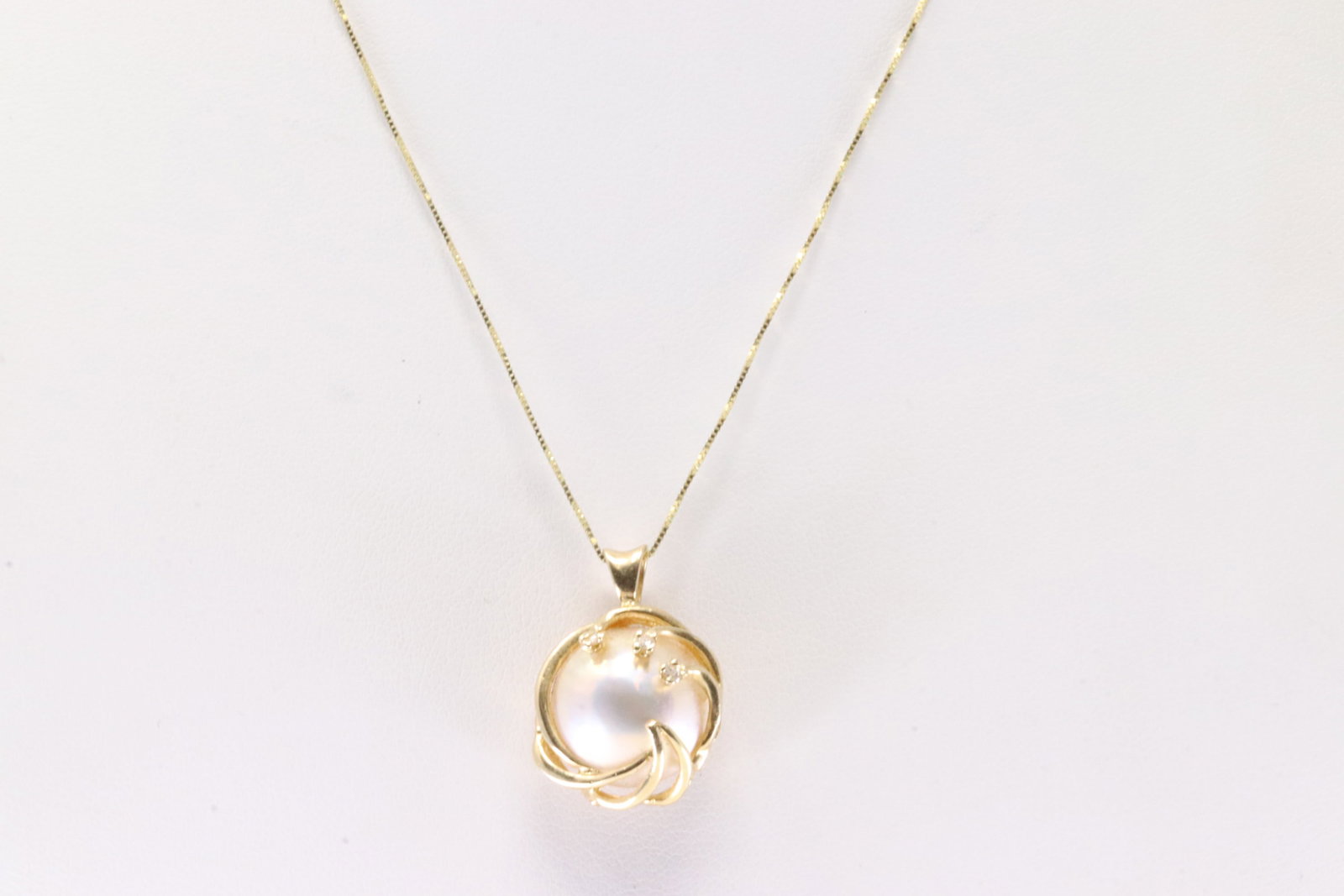Pearl & Diamond Pendant & Necklace 14Kt.: 14Kt Yellow Gold Pearl & Diamond Pendant & Necklace. This Elegant Pendant has Beautiful Pearl & 3 Sparkling Diamonds with A 14K Necklace. Necklace length: 16.00" Total weight: 4.43 Grams,