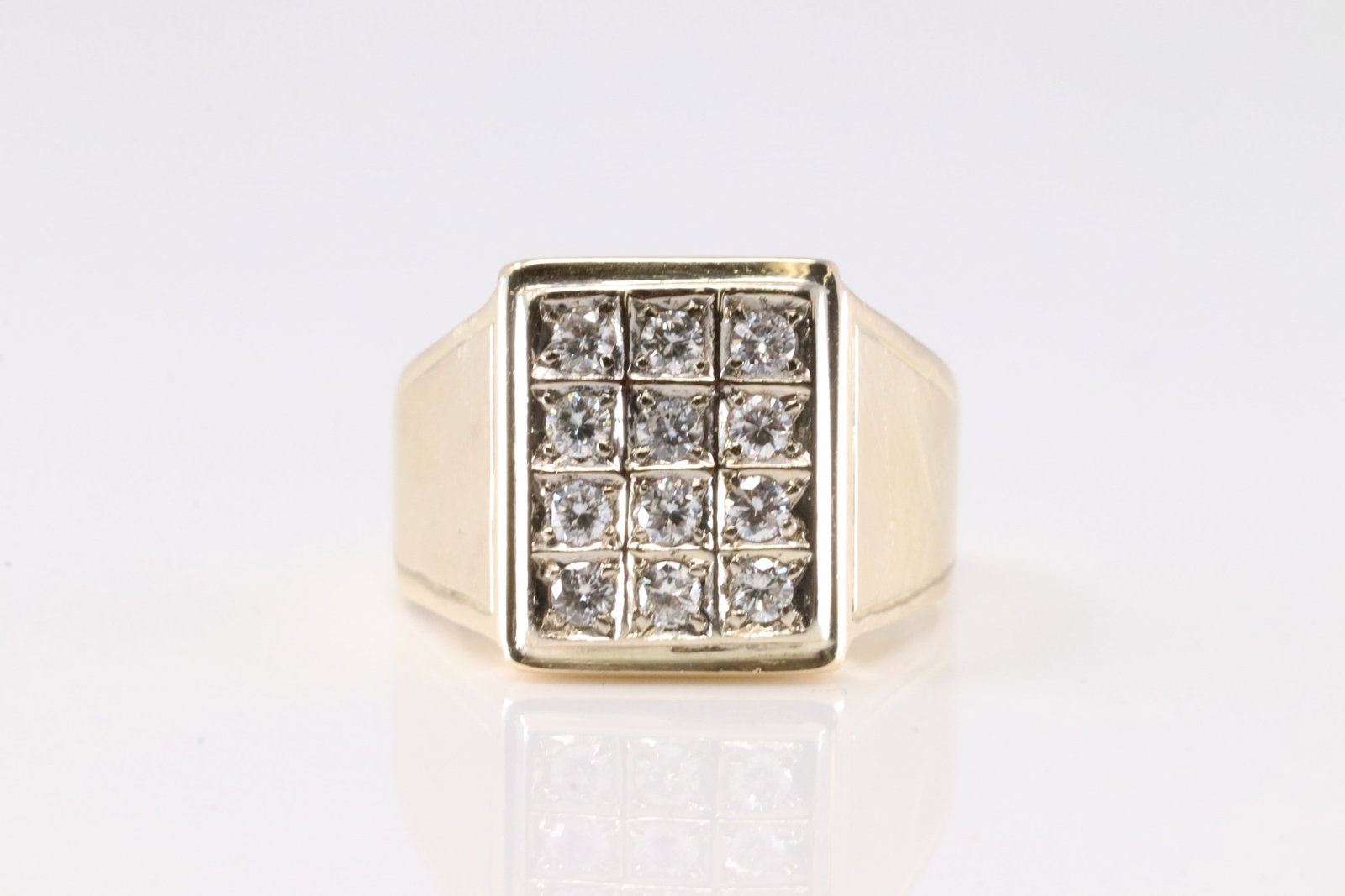Diamond Ring 14Kt.: Ladies 14Kt Yellow Gold Diamond Ring. This Gorgeous Ring has 12 Round Sparkling Diamonds. Diamond Weight Approx: 0.50 ctw Ring Size: 9.50. Total Weight: 9.07 Grams.