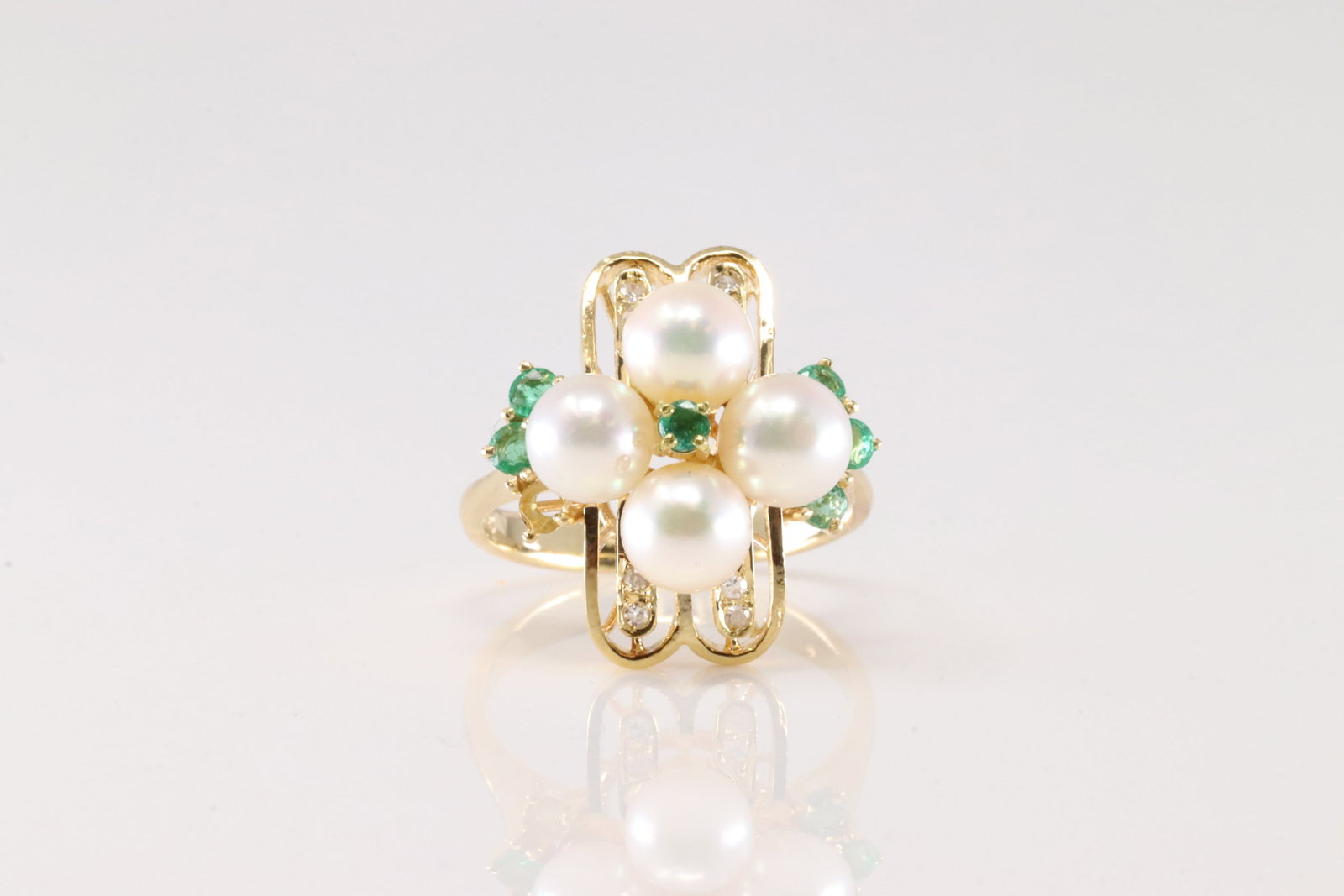 Emerald, Pearl & Diamond Ring 18Kt.: ladies 18Kt Yellow Gold Emerald, Pearl & Diamond Ring. This Gorgeous Ring has 6 Emerald Gemstones, 4 Pearls & 8 Round Sparkling Diamonds. Diamond Weight Approx: 0.30ctw Ring Size: 6.00 Grams.