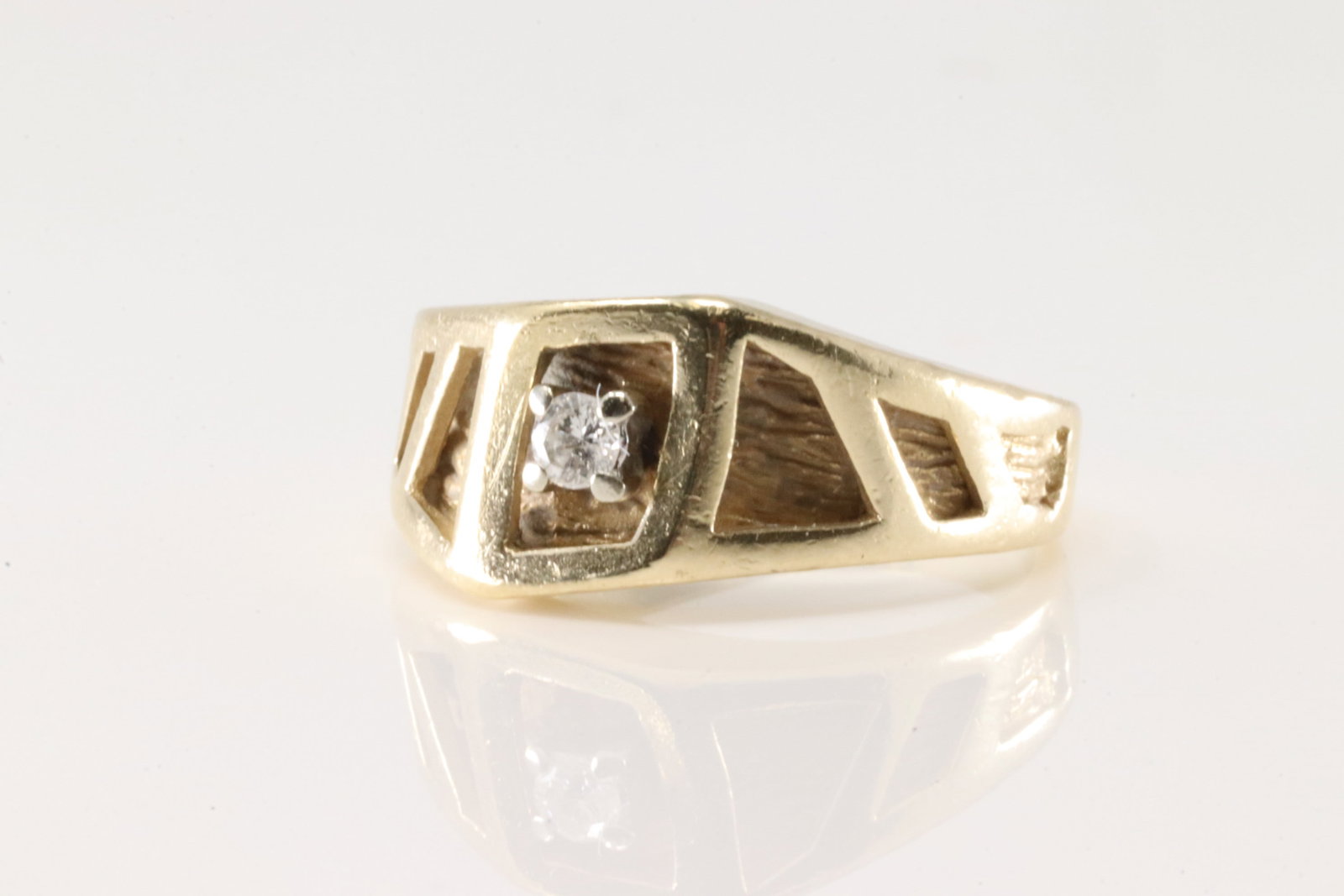 Elegant Diamond Ring 14Kt. - 3