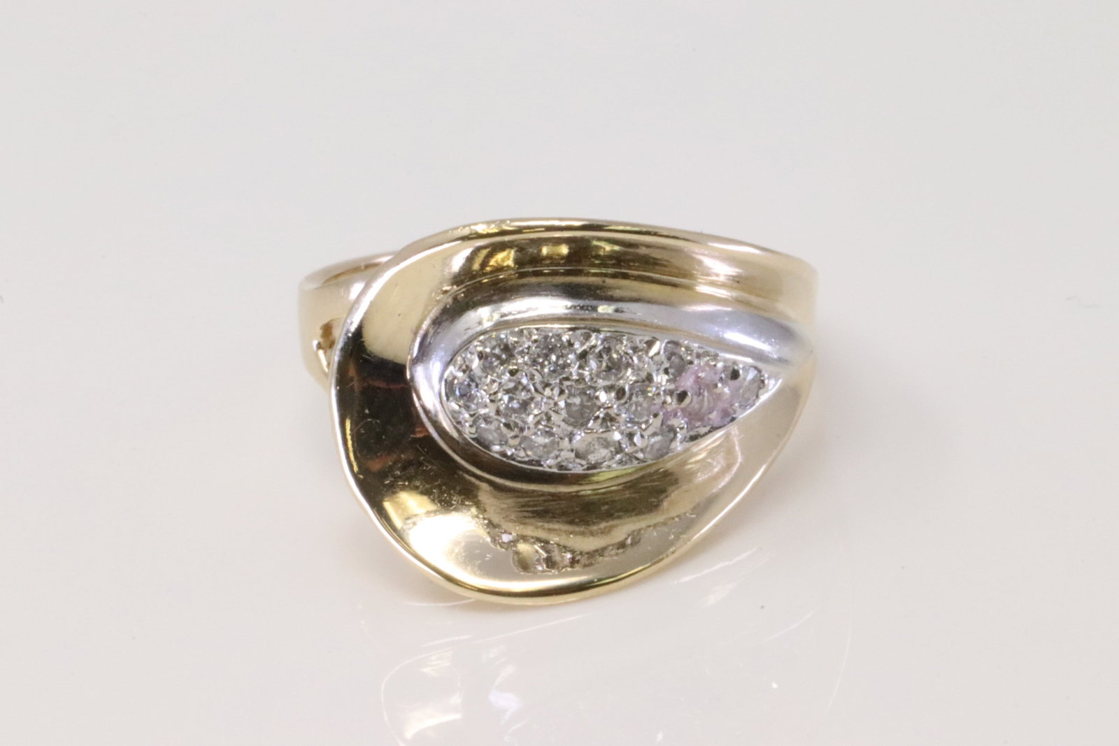14Kt Yellow Gold Diamond Ring.: Ladies 14Kt Yellow Gold Diamond Ring. Ring has 14 round Diamonds. Ring size: 7.50. Total weight: 5.82 Grams.