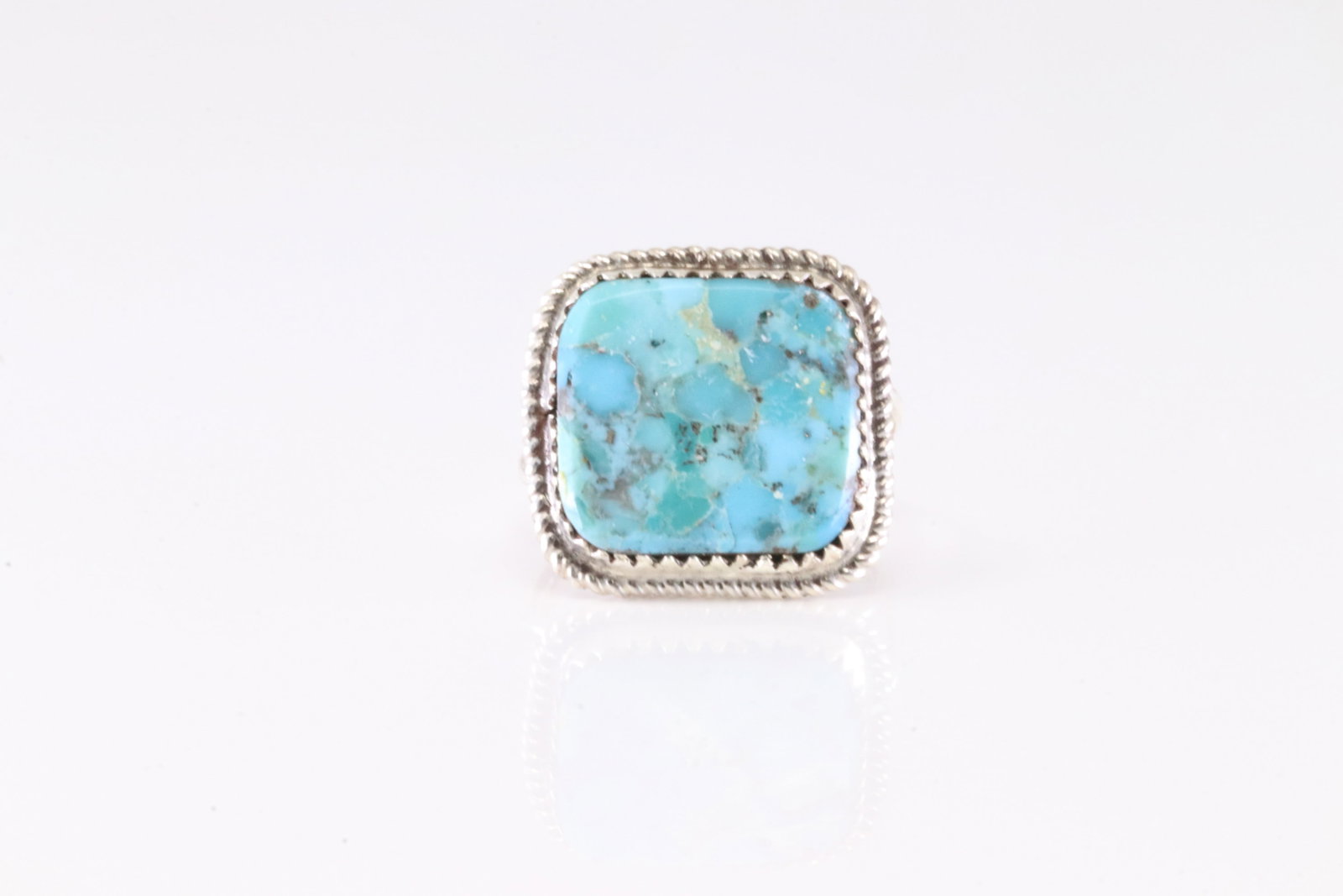 Native America Navajo Sterling Silver Turquoise Ring By Etcitty.: This is a Native America Navajo Sterling Silver Turquoise Ring By Etcitty. Ring size: 8.50.