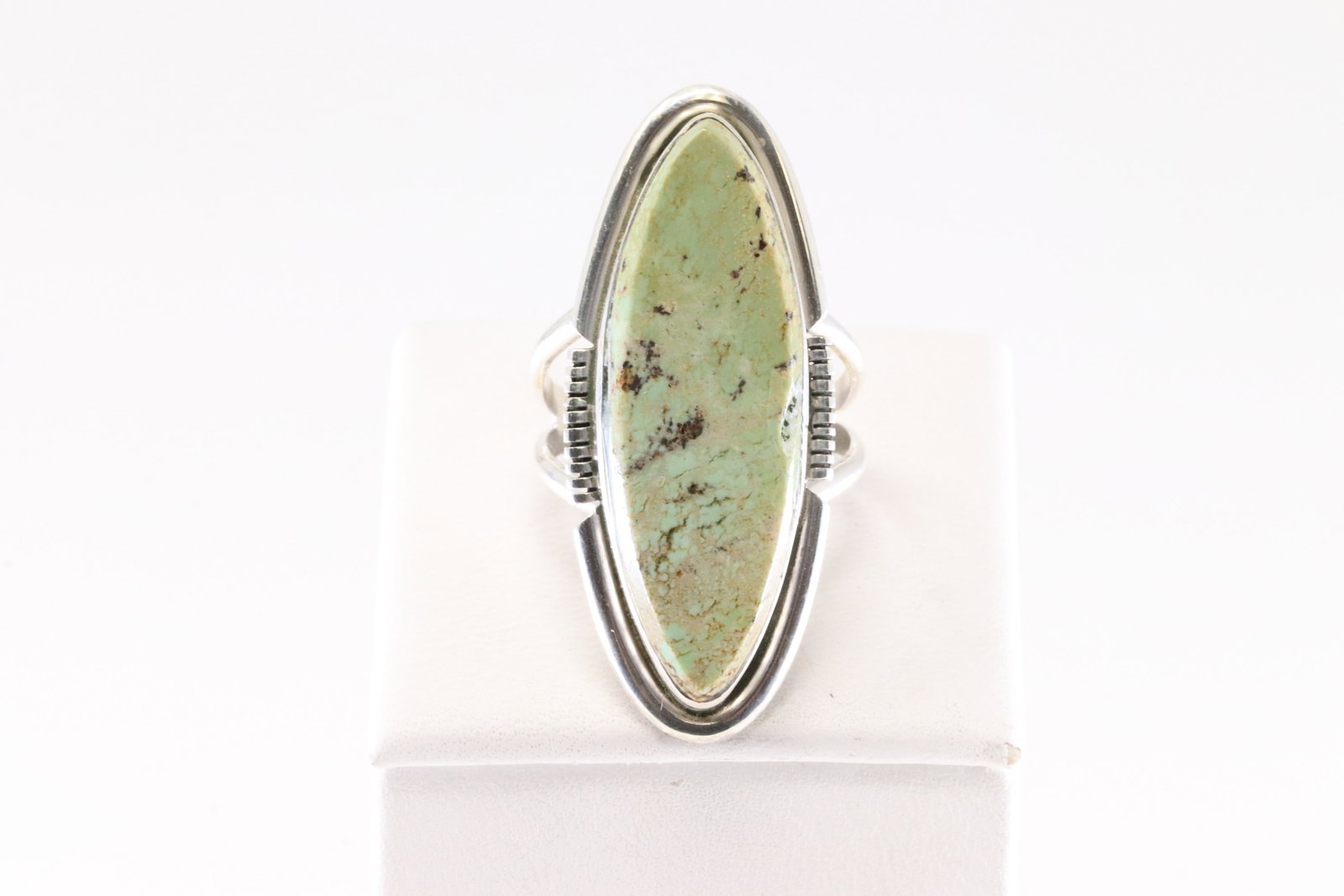 Native America Navajo Sterling Silver Turquoise Ring By S.F.: This is a Native America Navajo Sterling Silver Turquoise Ring By S.F. Stamp S.F. Ring size: 8.00.