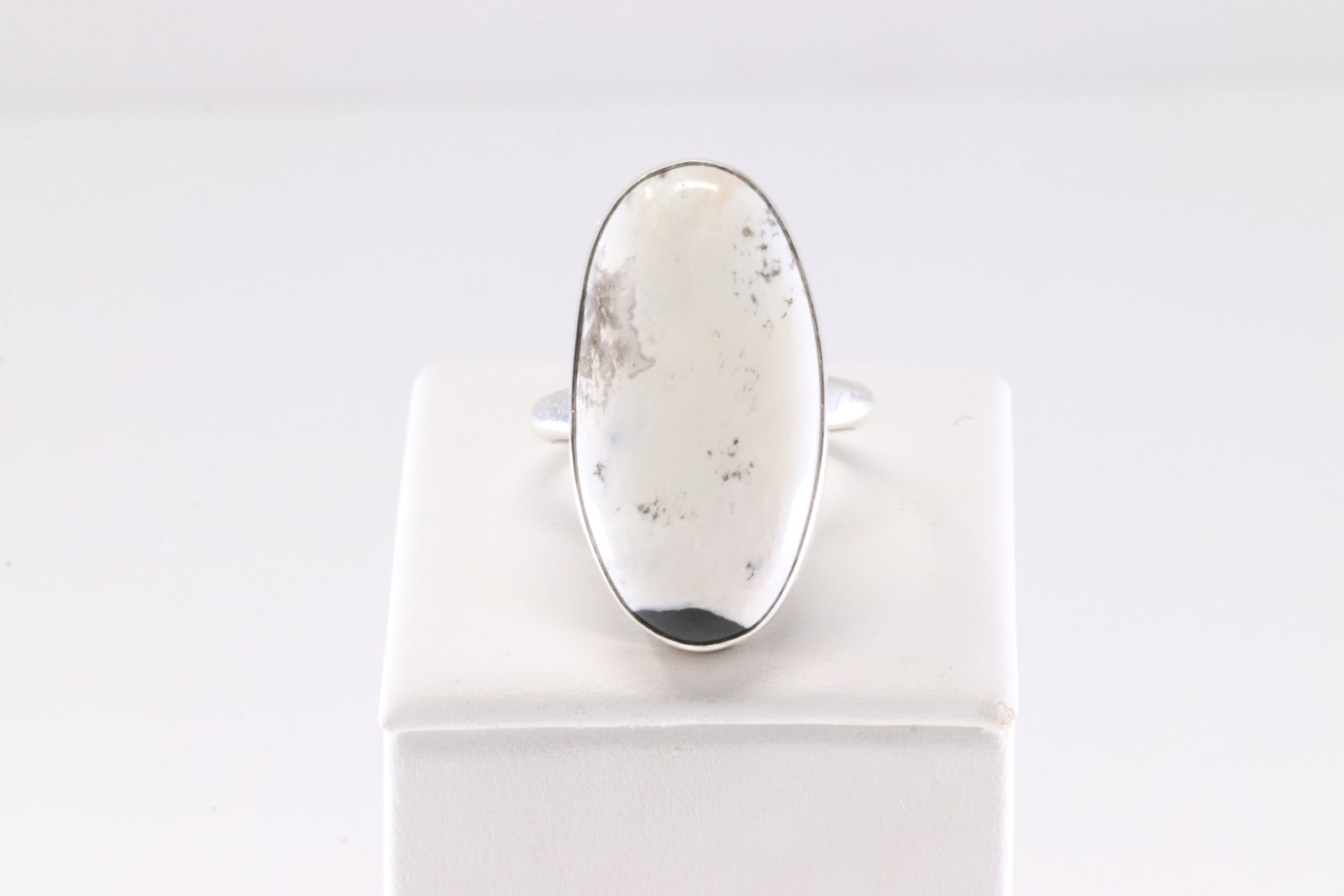 America Sterling Silver White Buffalo Ring. (1 of 4)