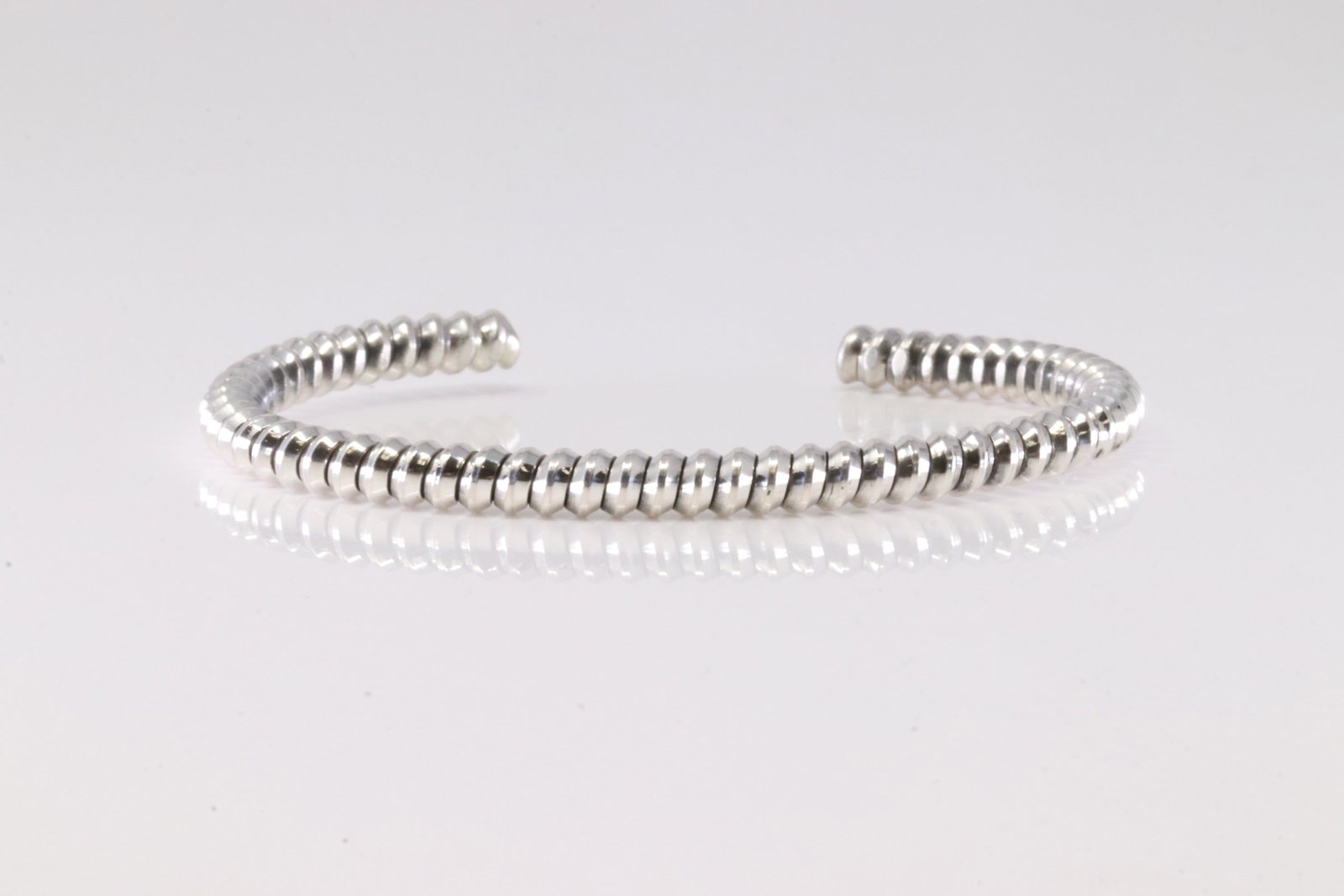America Sterling Silver Solid Bracelet Cuff.: This is a America Sterling Silver Solid Bracelet Cuff.